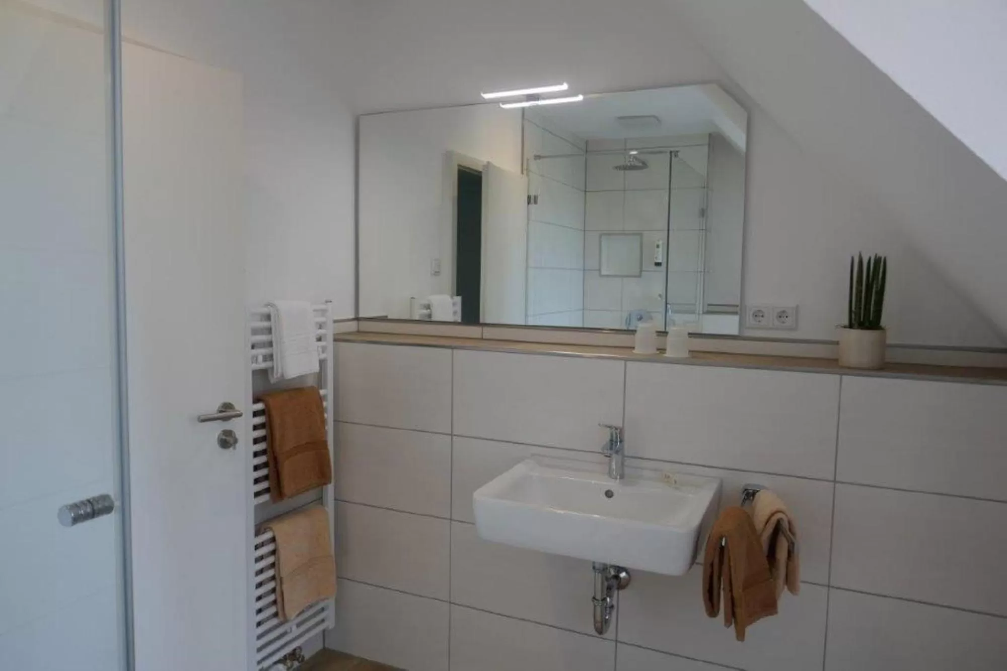 Bathroom in Hotel van Lendt garni