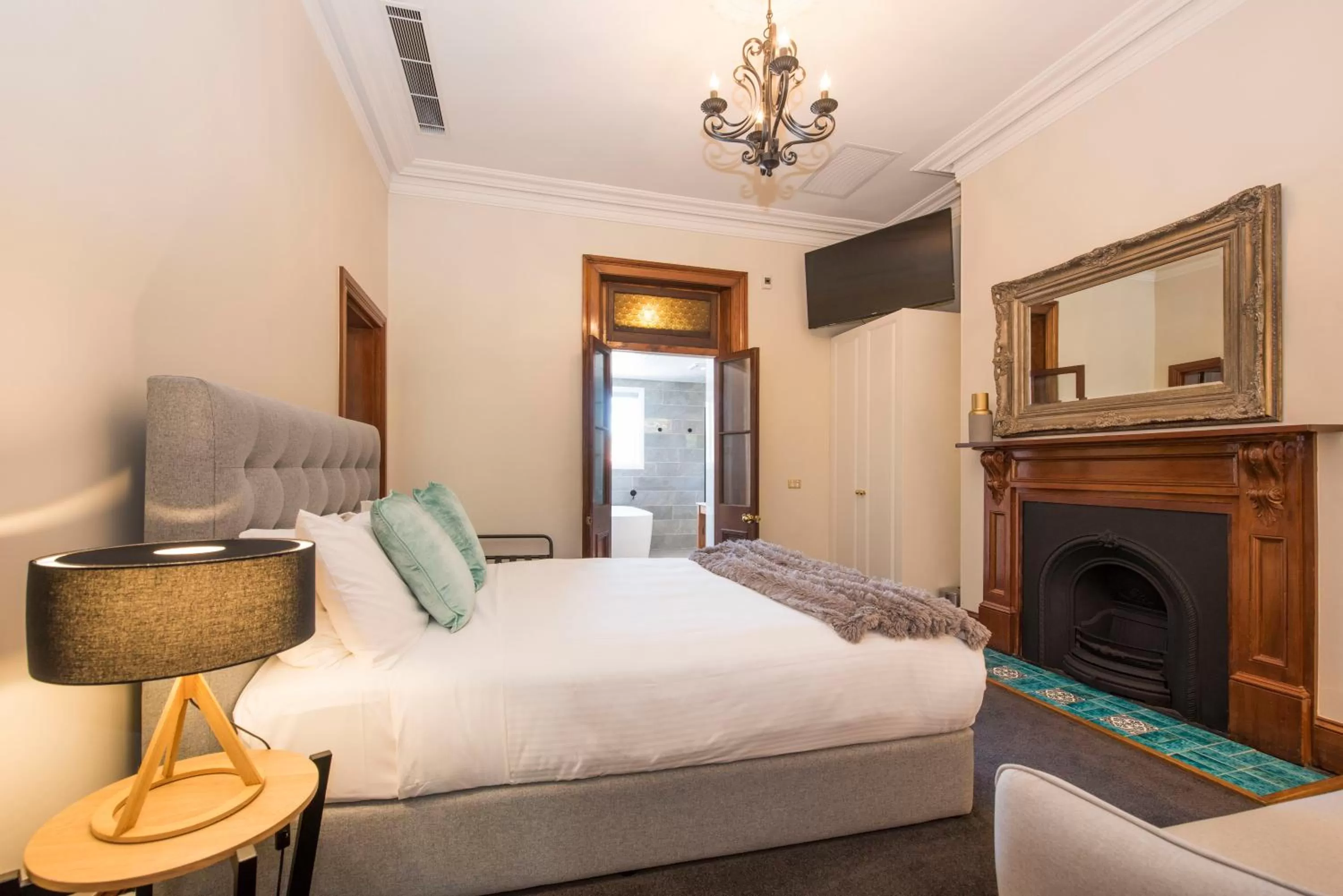 Photo of the whole room, Bed in The Parkview Hotel Mudgee