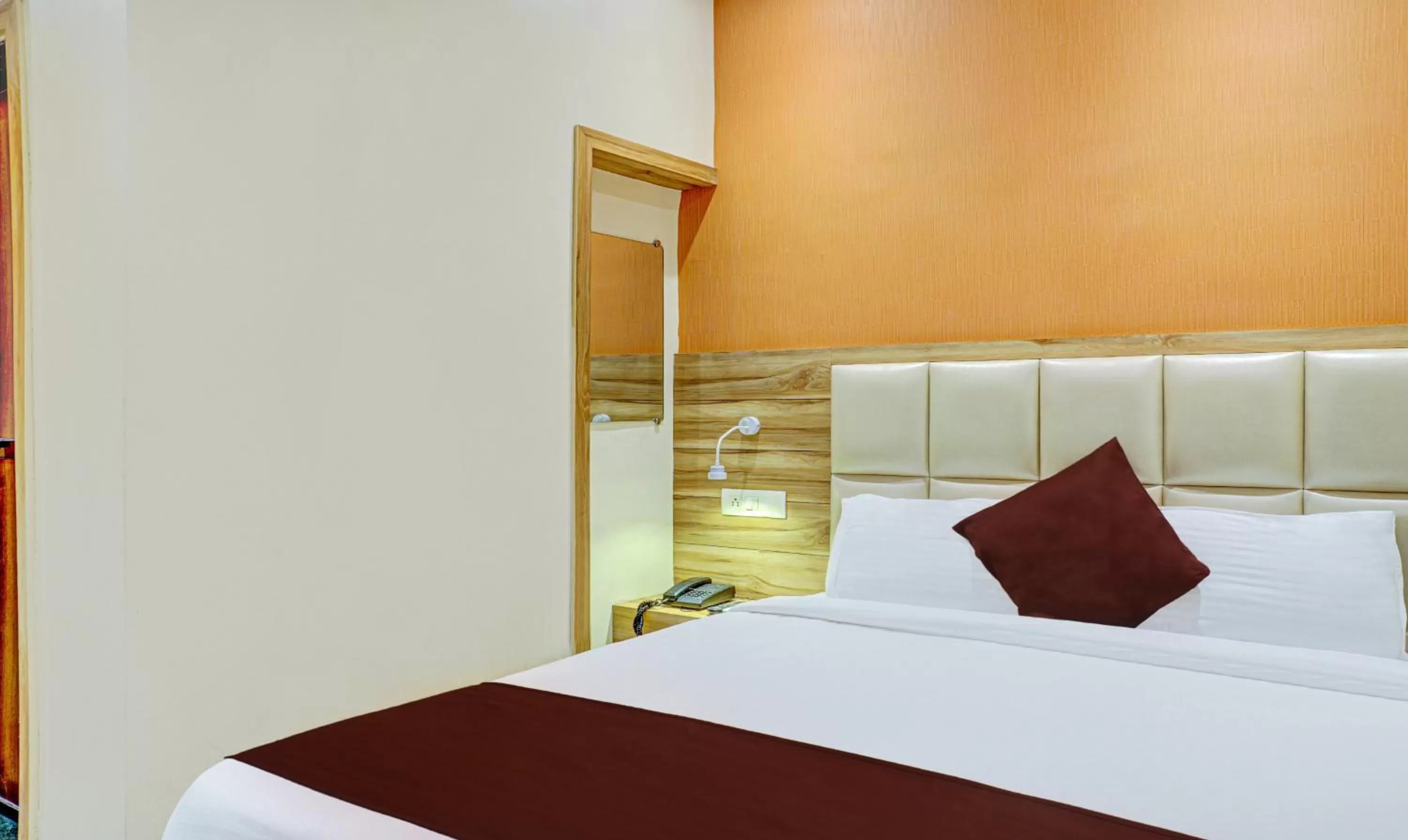 Bed in Hotel Sun City - Near Saifee Hospital And H N Reliance Hospital