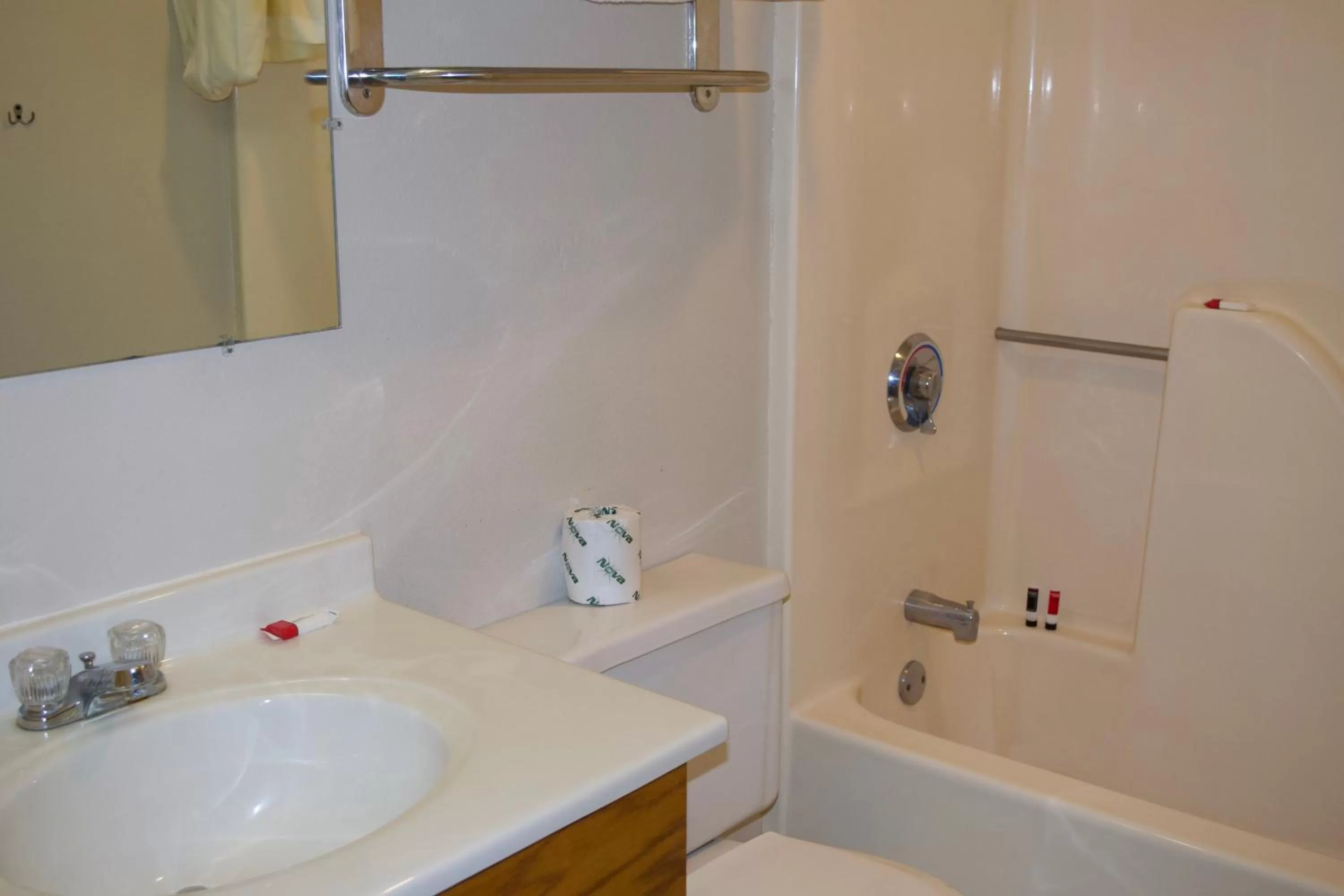 Bathroom in AmeriVu Inn and Suites Shawano WI