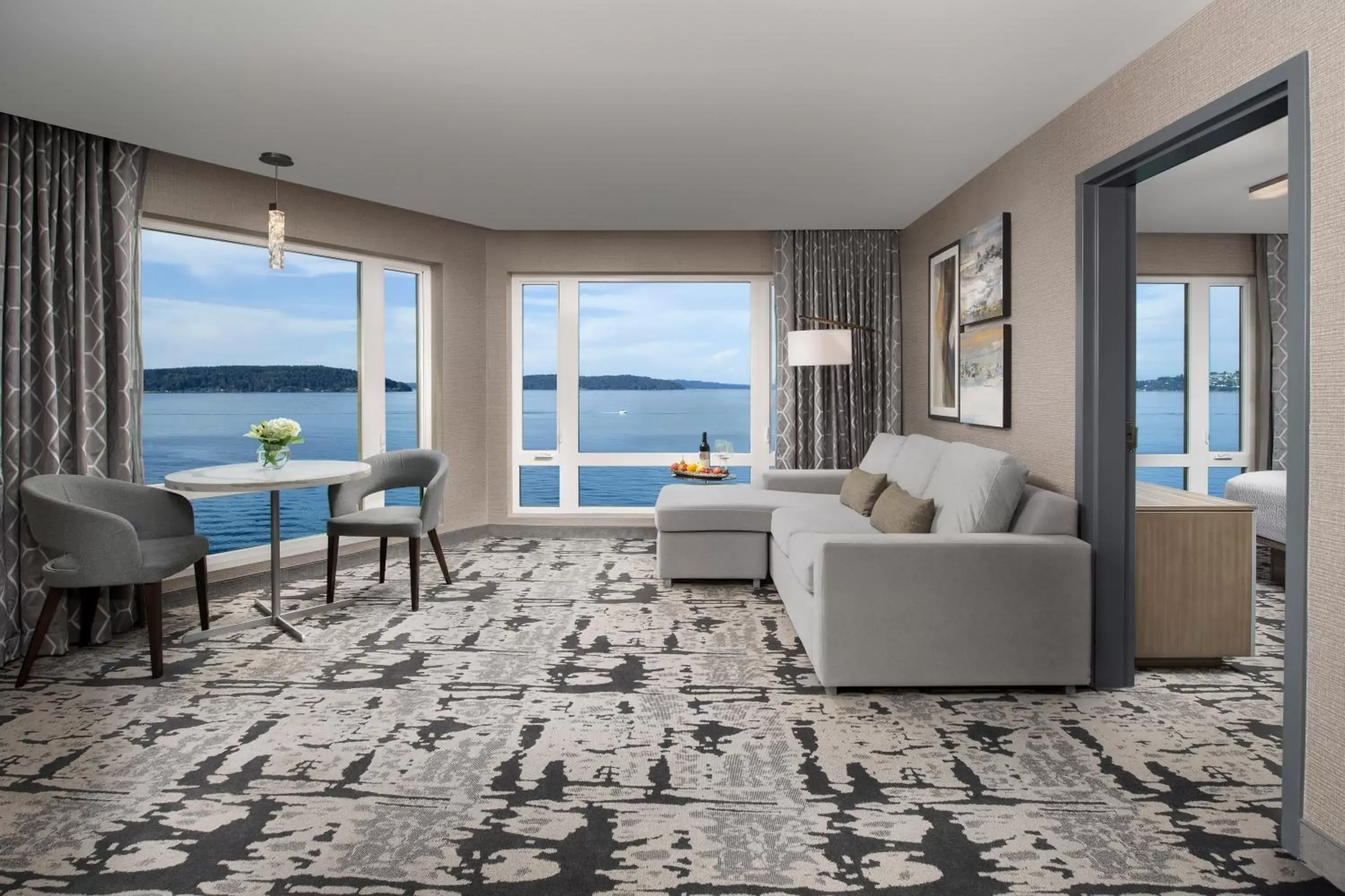 Superior Suite with Sea View in Silver Cloud Hotel Tacoma at Point Ruston Waterfront Superior Suite with Sea View in Silver Cloud Hotel Tacoma at Point Ruston Waterfront