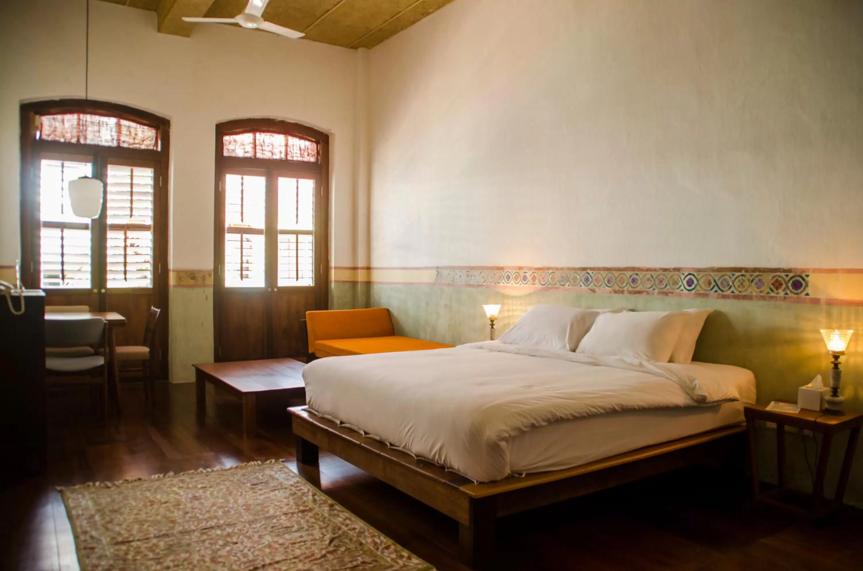 Day, Bed in Ren I Tang Heritage Inn