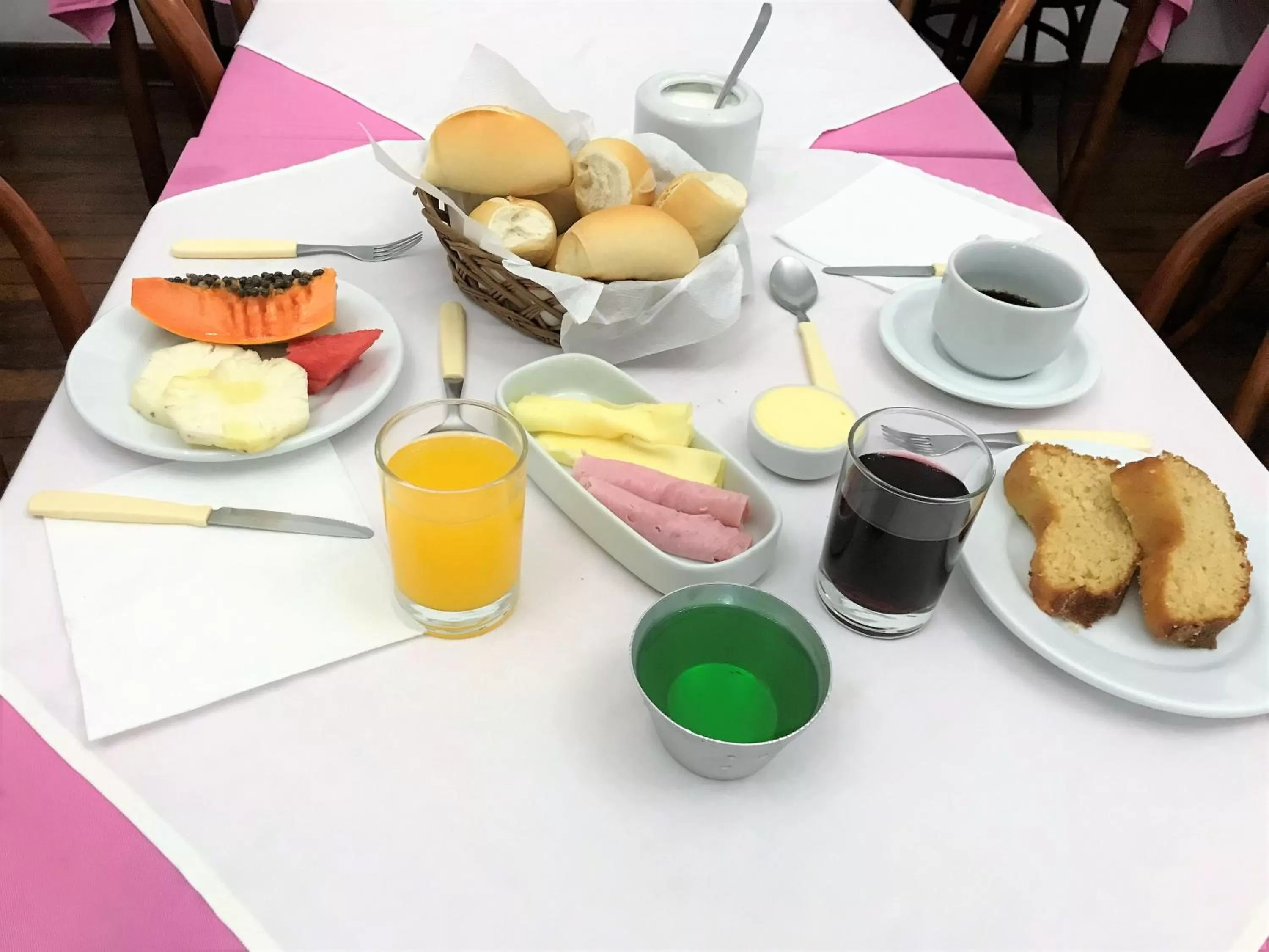 Breakfast in Hotel São Jorge São Paulo - Próximo a 25 de março, região do Brás, fácil acesso ao Expo Center Norte e Mercado Municipal SP