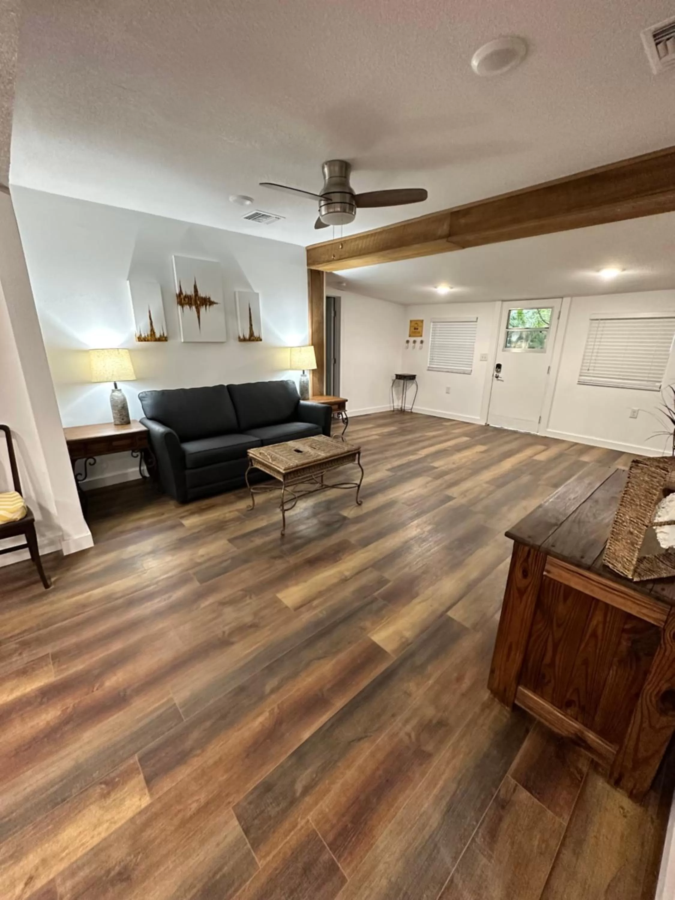 Living room in Nature Coast Inn & Cottages
