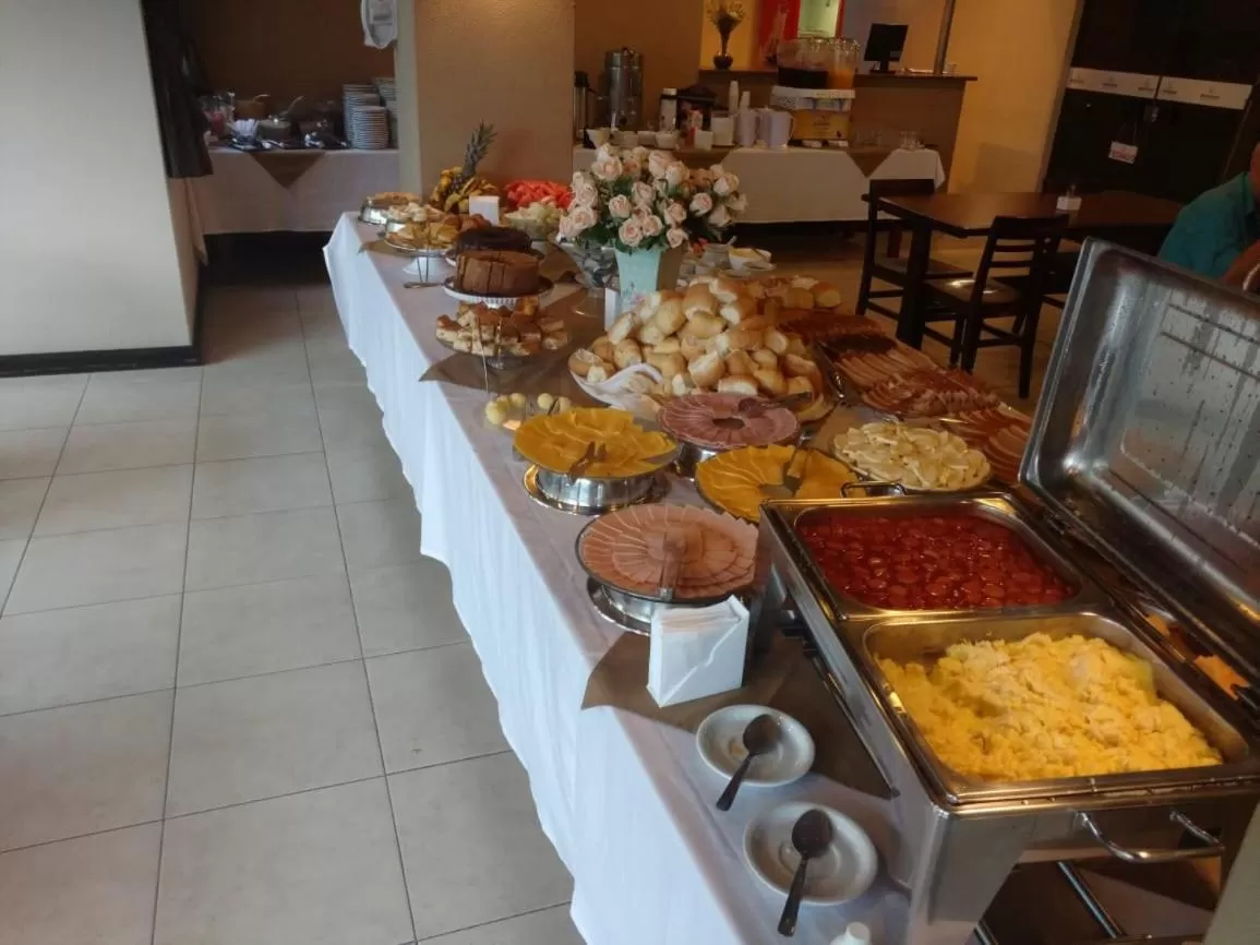Buffet breakfast in Brisamar Suite Hotel