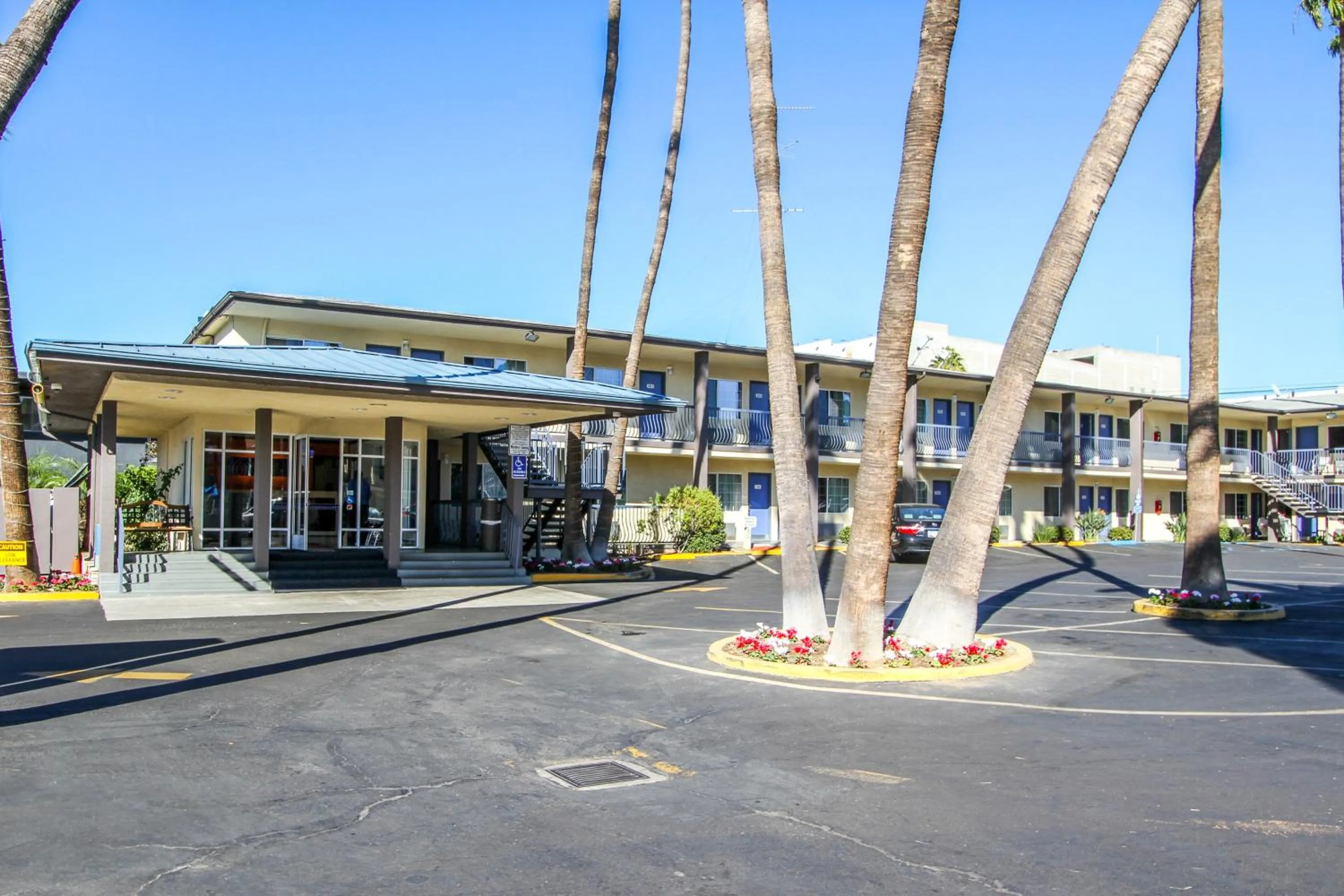 Property building in Motel 6 San Diego, CA Airport Harbor