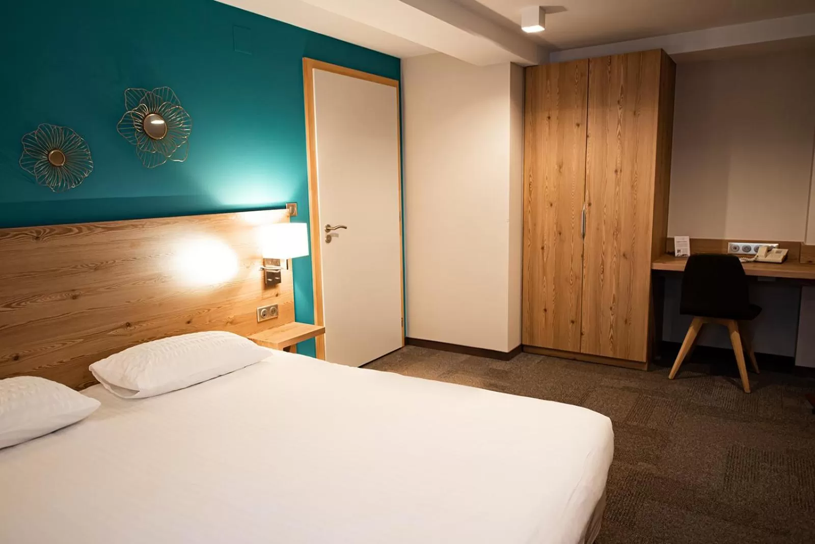 Bedroom, Bed in L'AO Hôtel & Restaurant L'Aigle d'Or