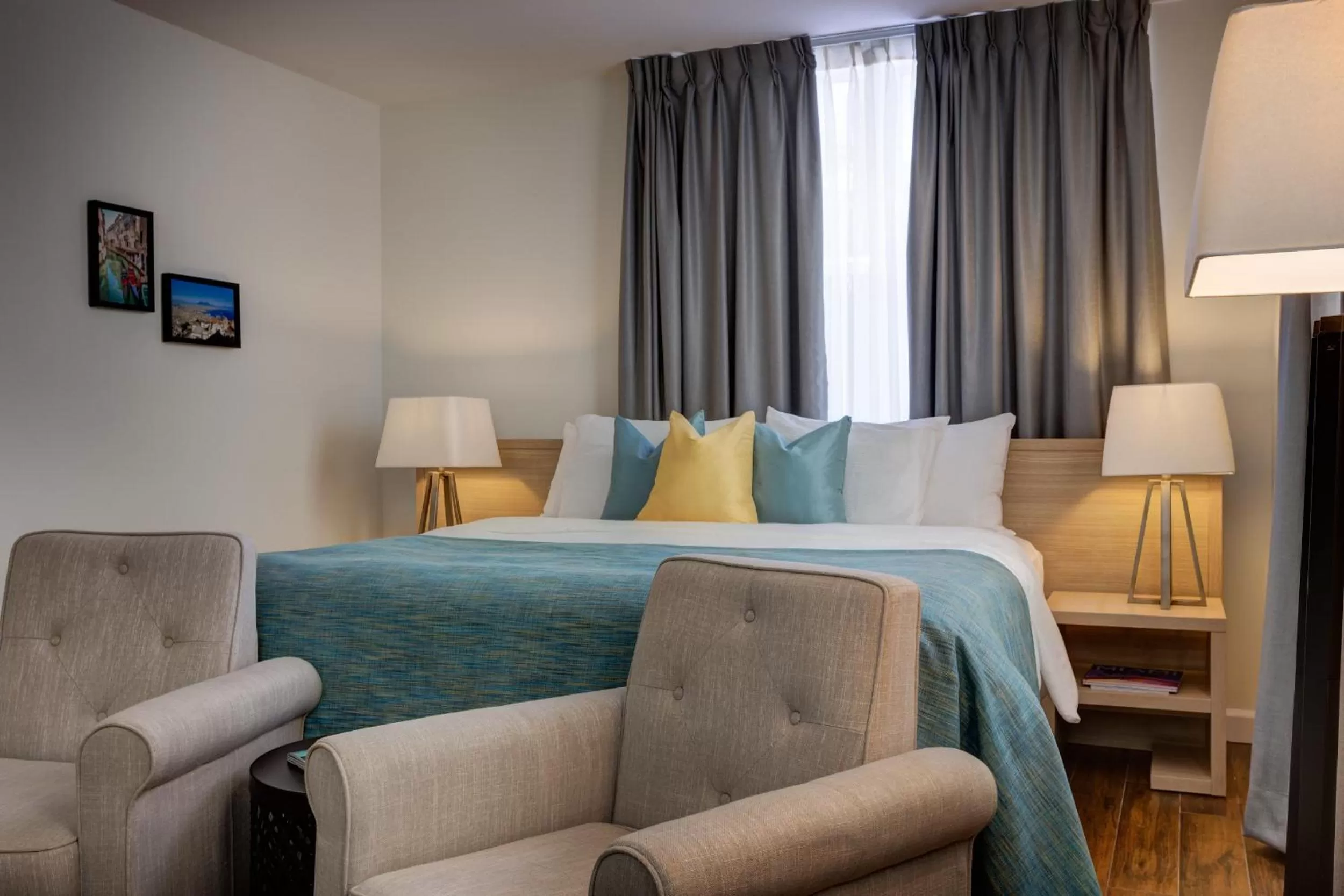 Photo of the whole room in Villa Italia South Beach