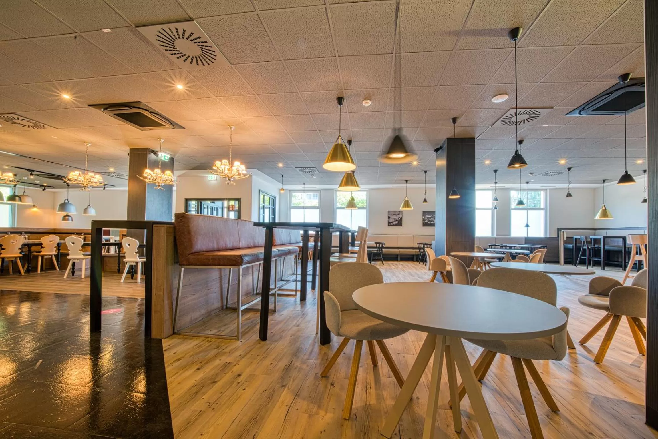 Restaurant/places to eat in FourSide Hotel Salzburg Messe, Trademark Collection by Wyndham