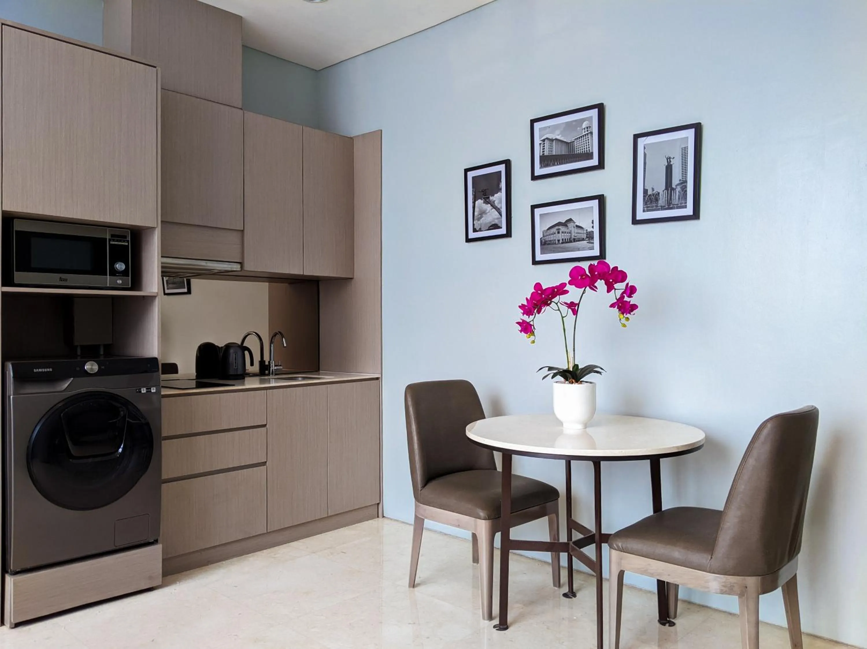 Kitchen or kitchenette, Kitchen/Kitchenette in Crowne Plaza Jakarta Residences, an IHG Hotel