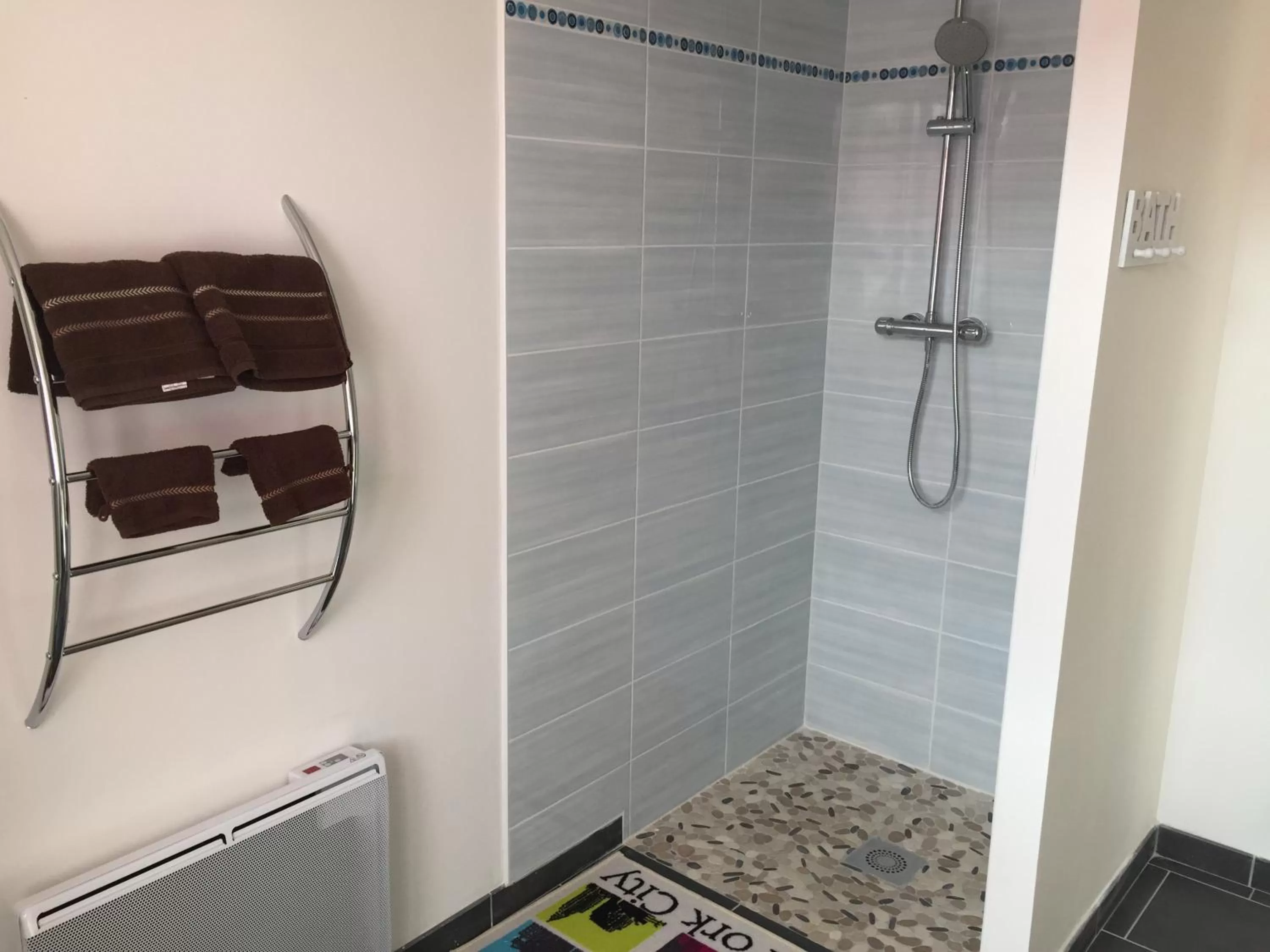 Shower in La Caronnière