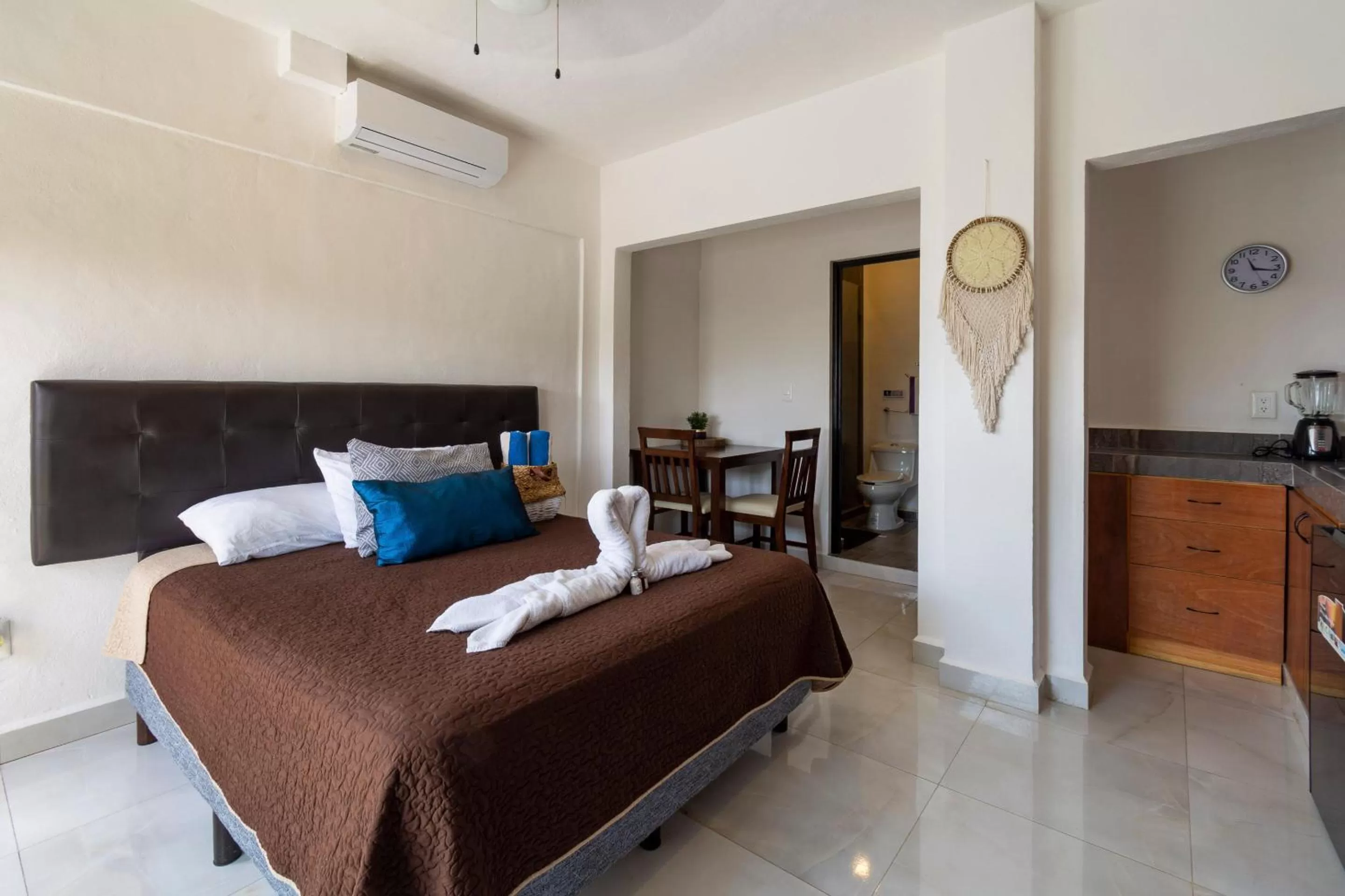 Bed in Maui hostel playa del carmen