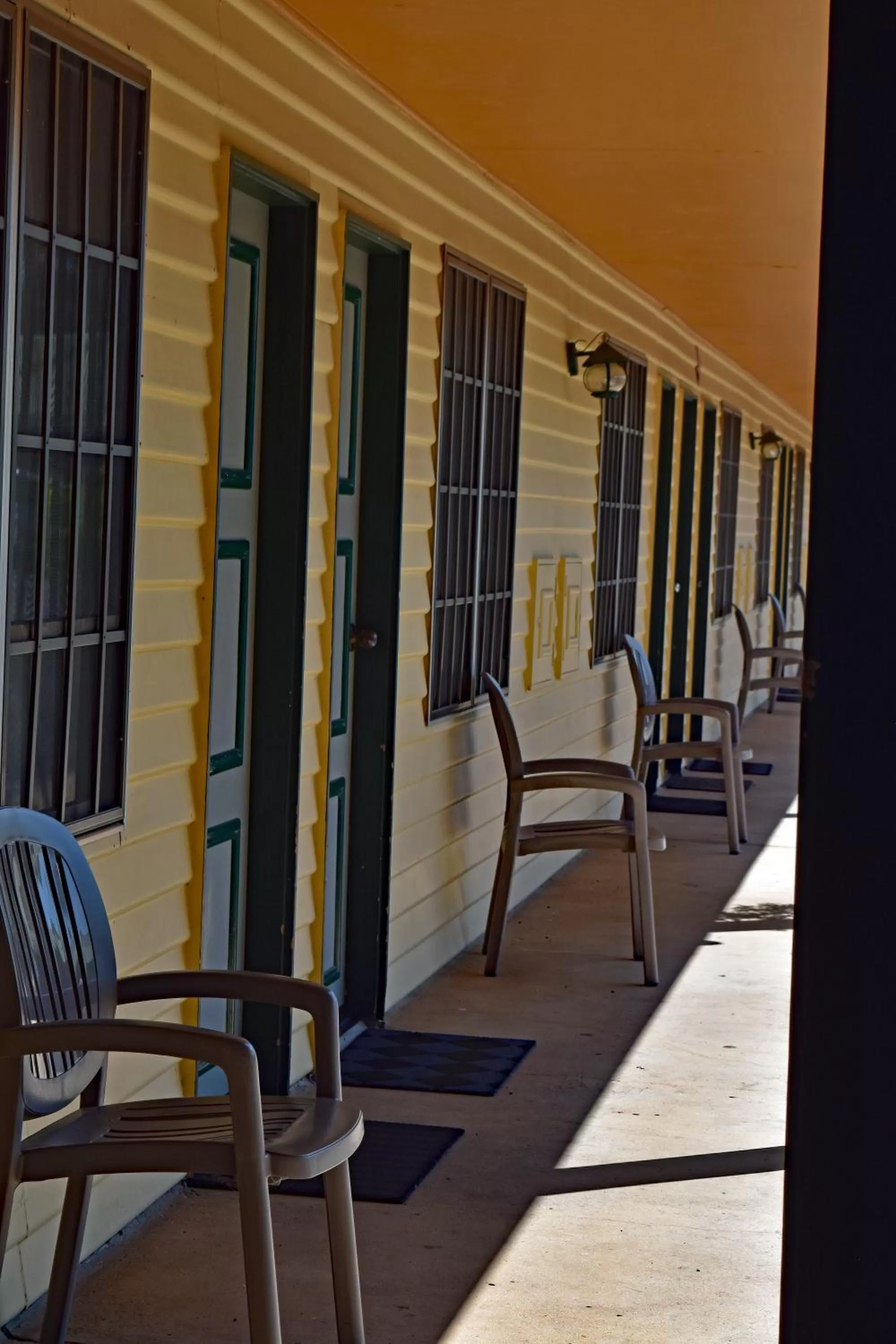 Ten Dollar Town Motel