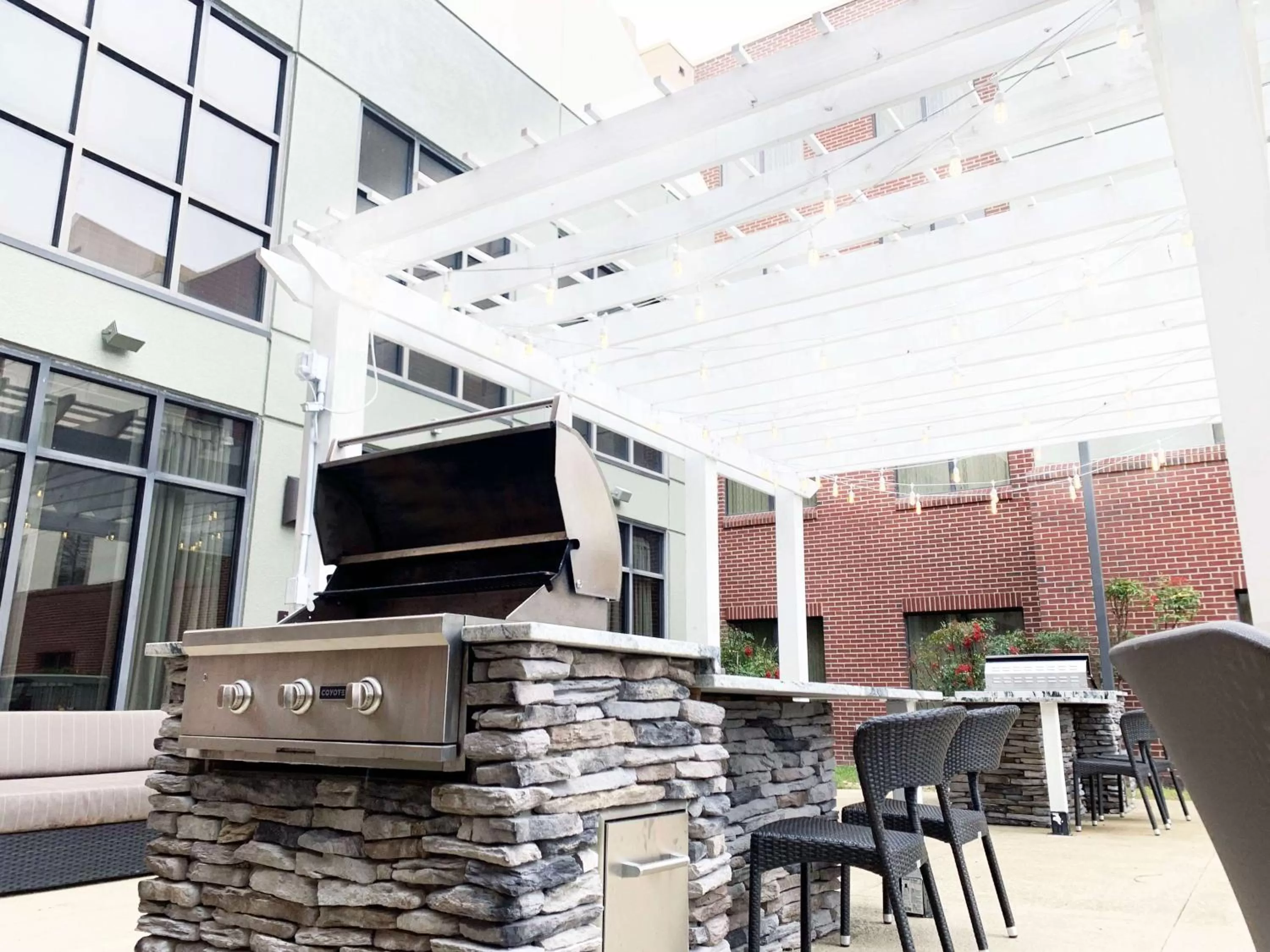 Inner courtyard view in Homewood Suites by Hilton Richmond - West End / Innsbrook
