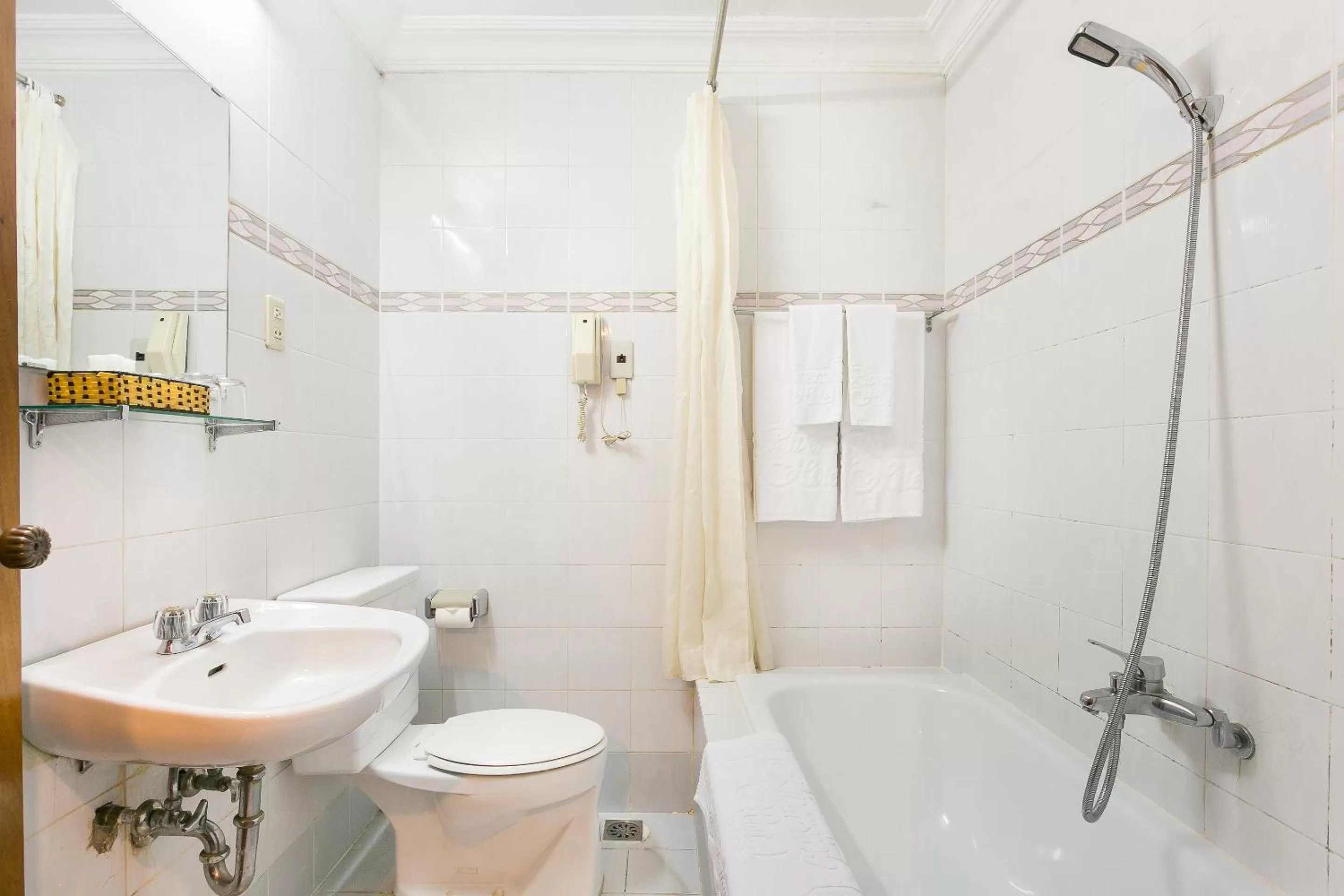 Bathroom in Riverside Hotel Saigon