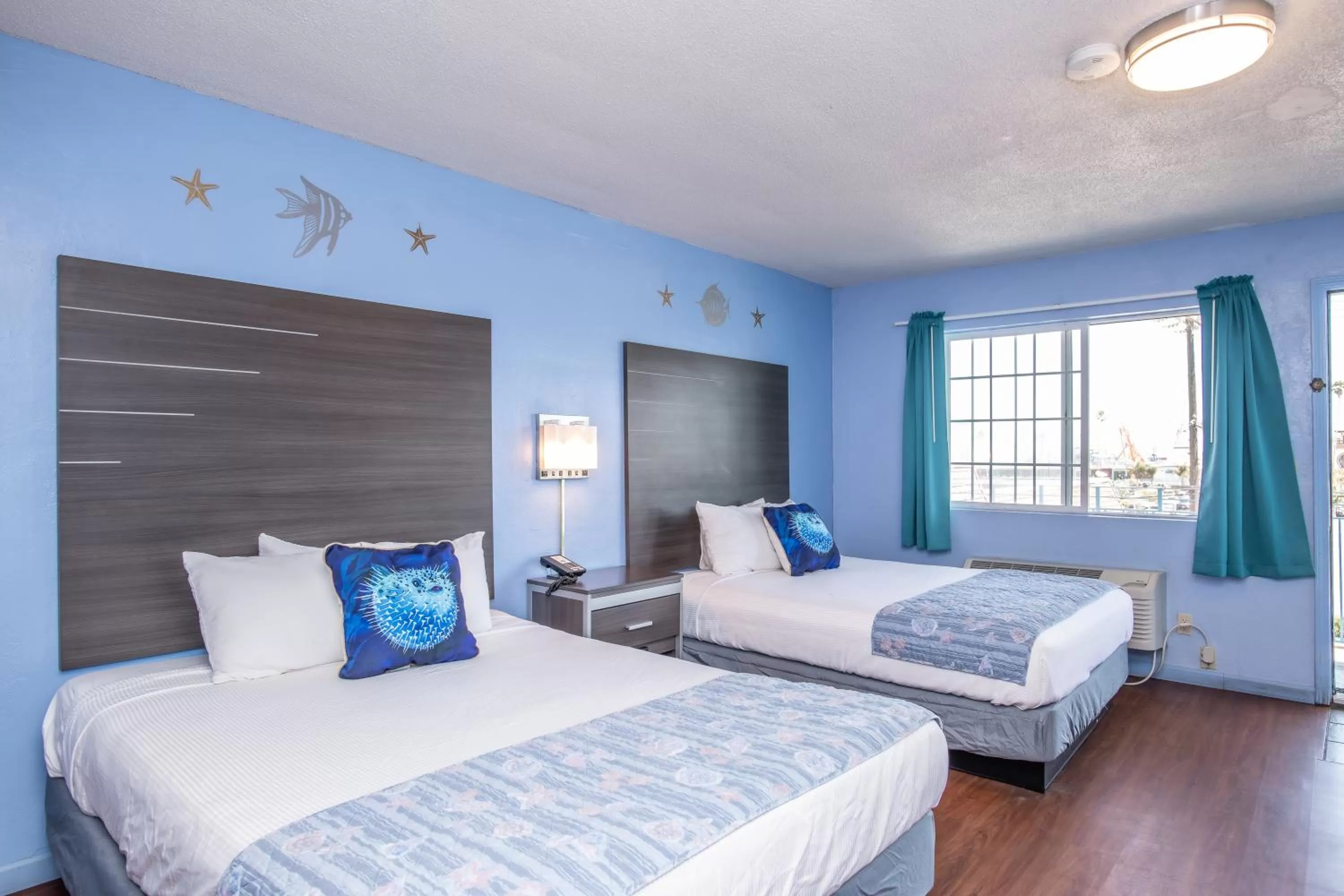 Bed in Aqua Breeze Inn