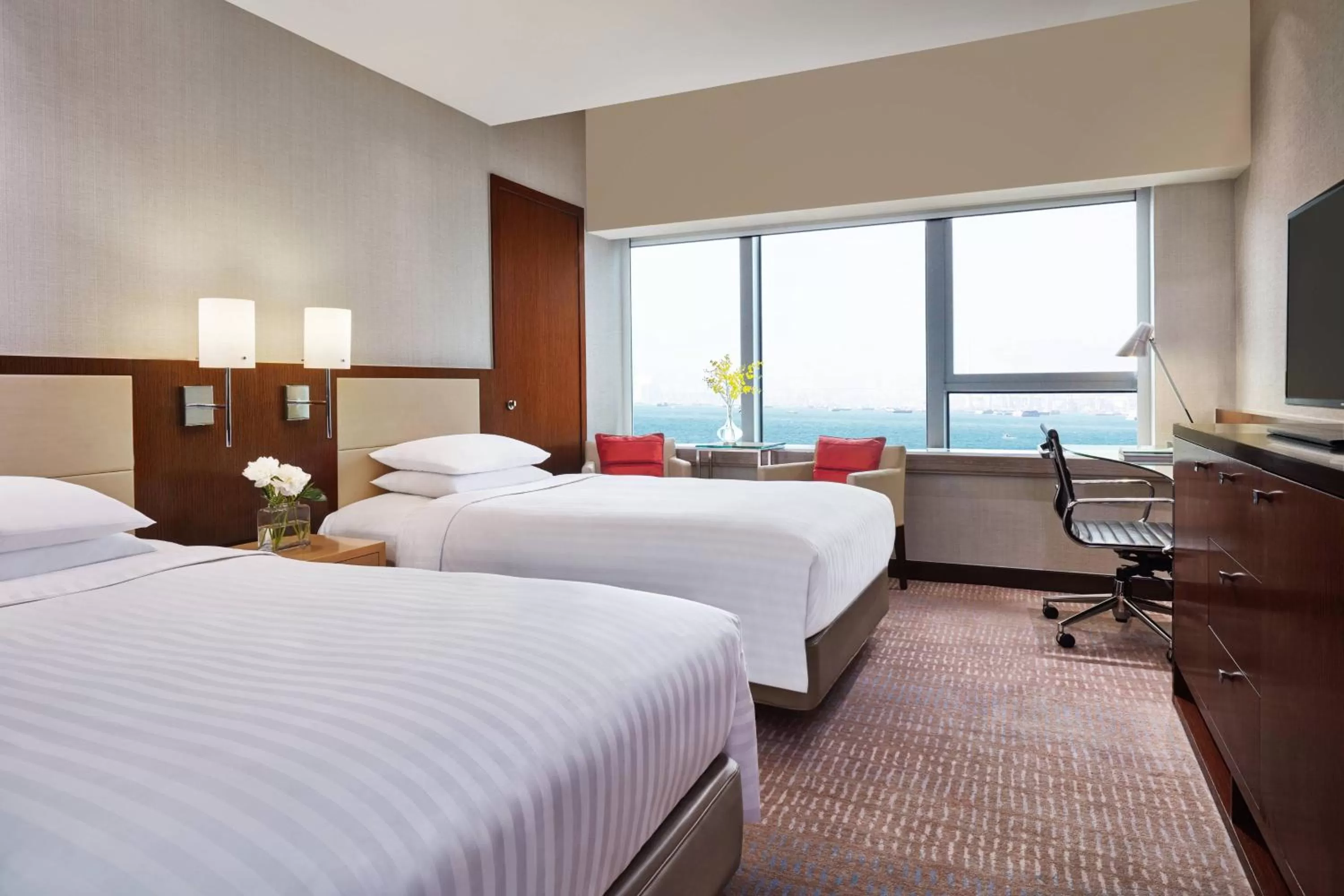 Photo of the whole room, Bed in Courtyard by Marriott Hong Kong