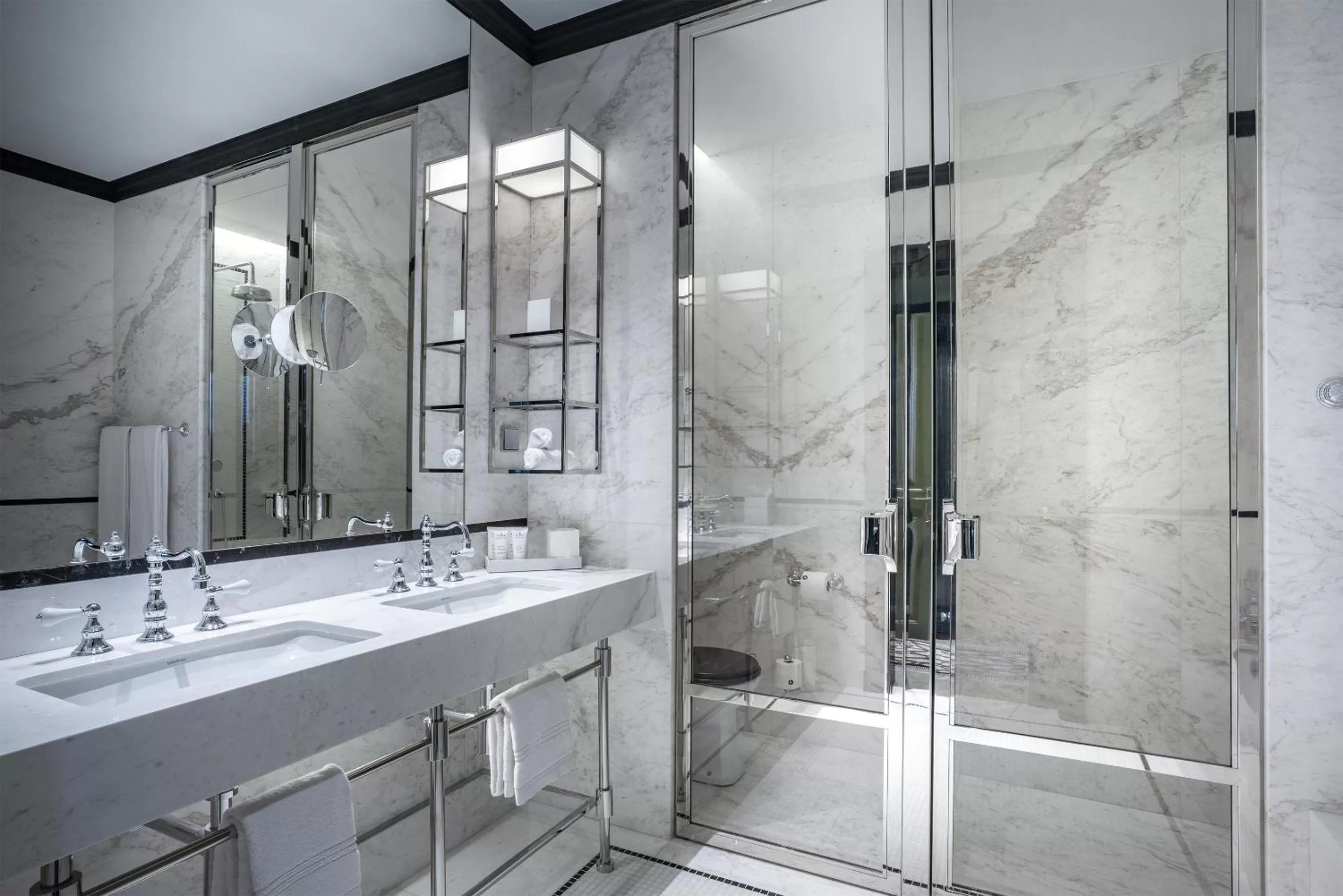 Shower in Maison Albar - Le Monumental Palace