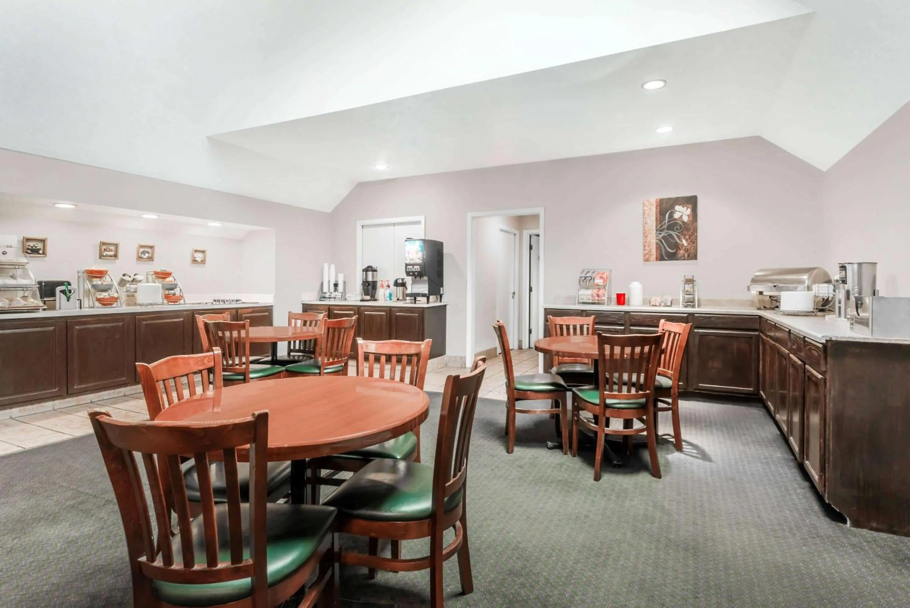 Restaurant/places to eat in Hawthorn Extended Stay by Wyndham Columbus