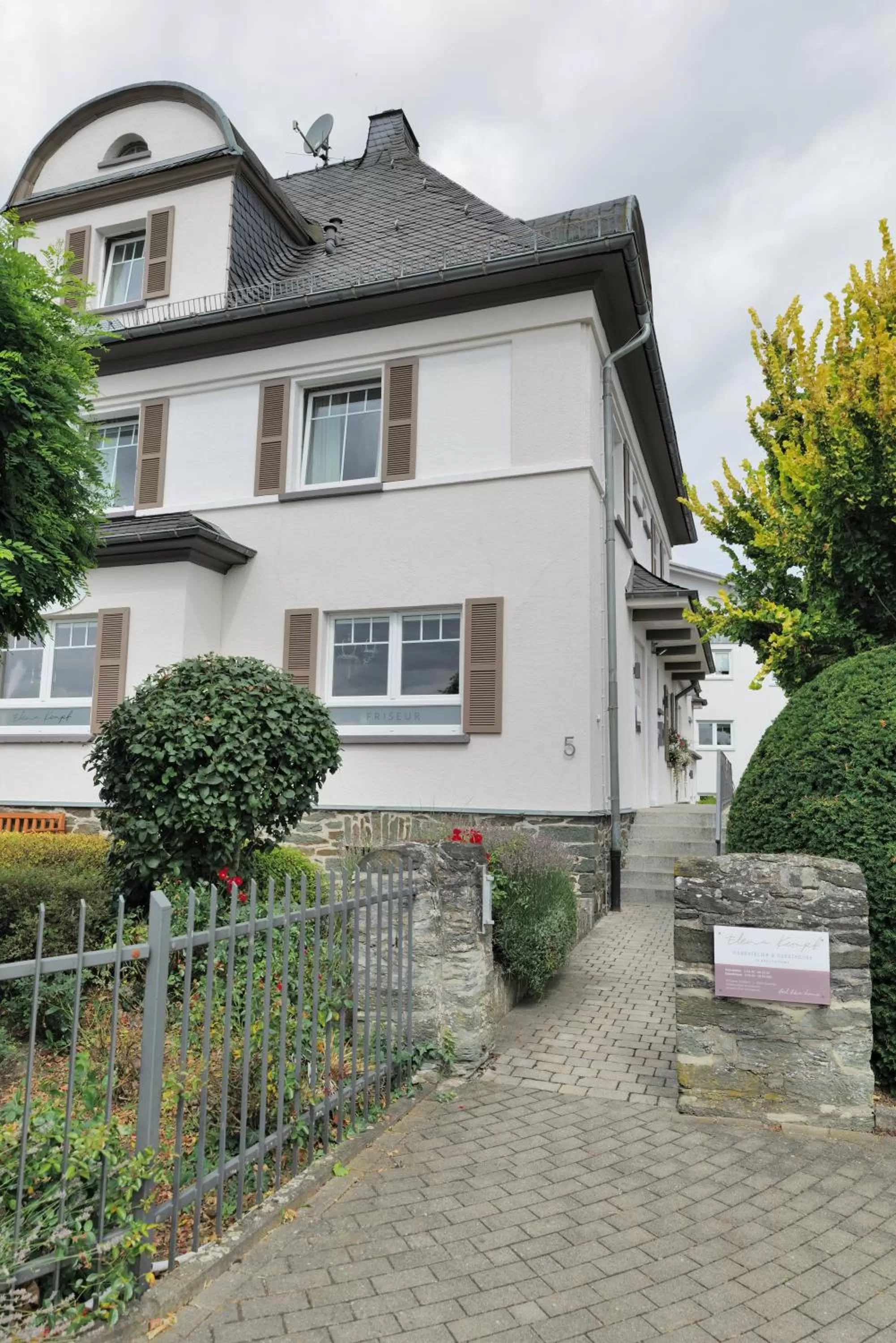 Property Building in Elena Kempf Haaratelier & Guesthouse