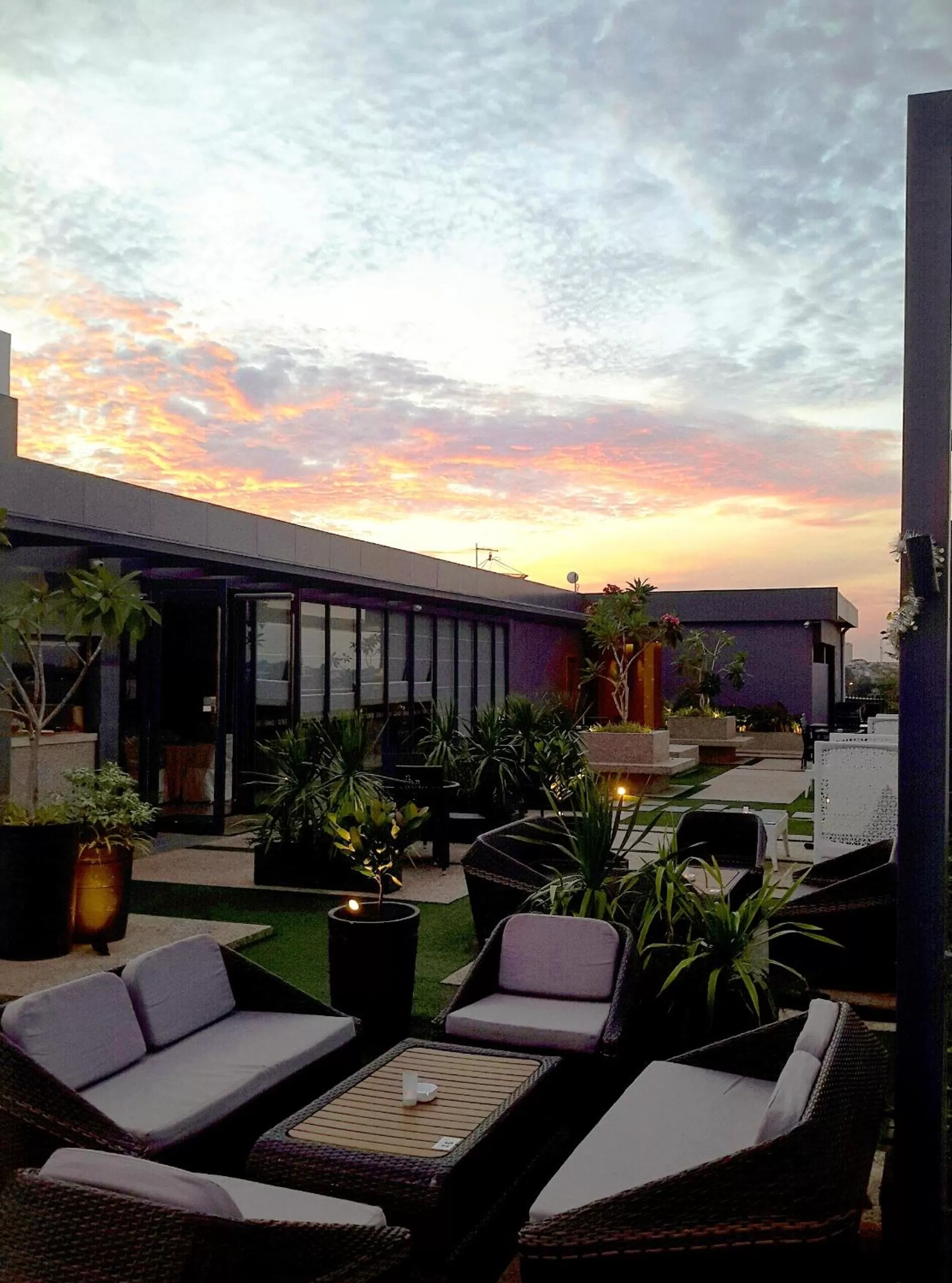 Restaurant/places to eat in ESKA Hotel