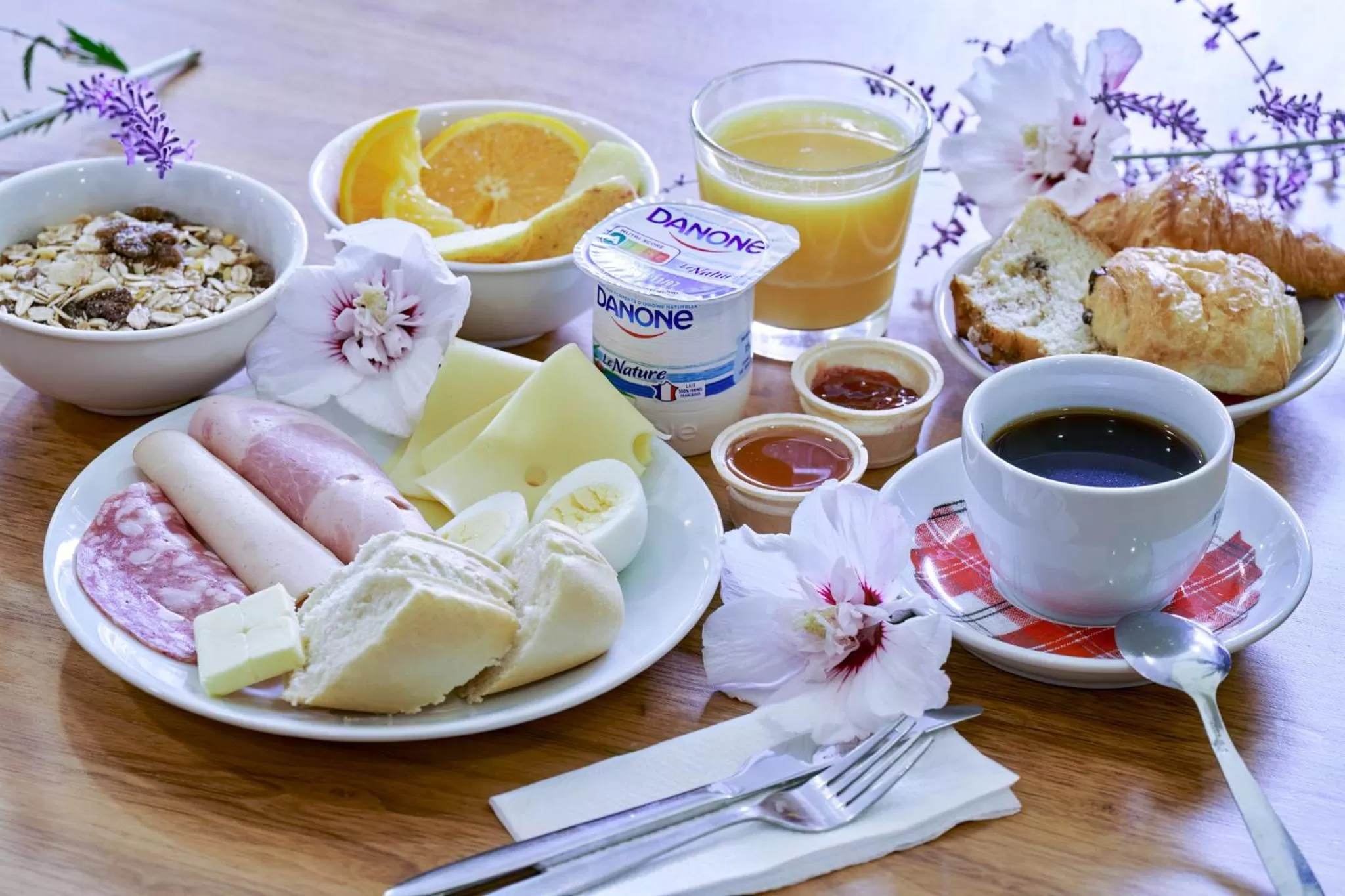 Breakfast in Holiday Inn Express Strasbourg Centre by IHG