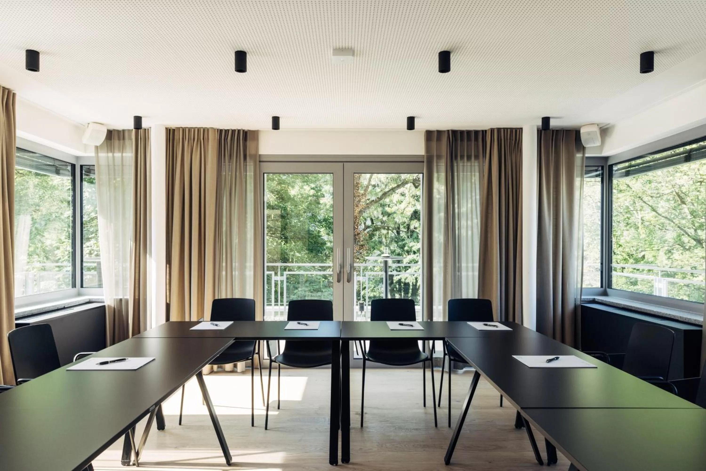 Business facilities in harry's home Berlin-Moabit hotel & apartments