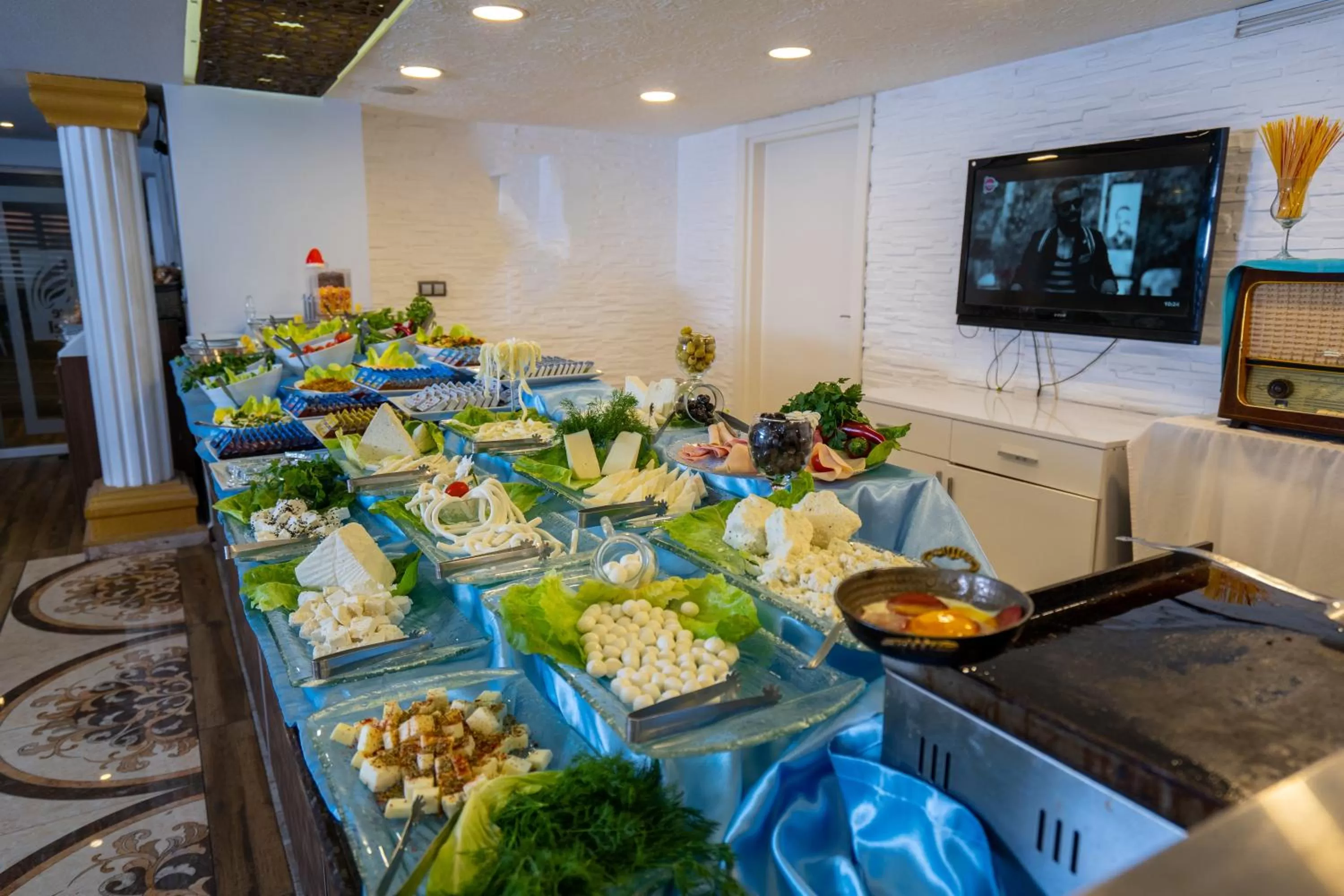 Buffet breakfast in Mevre Hotel