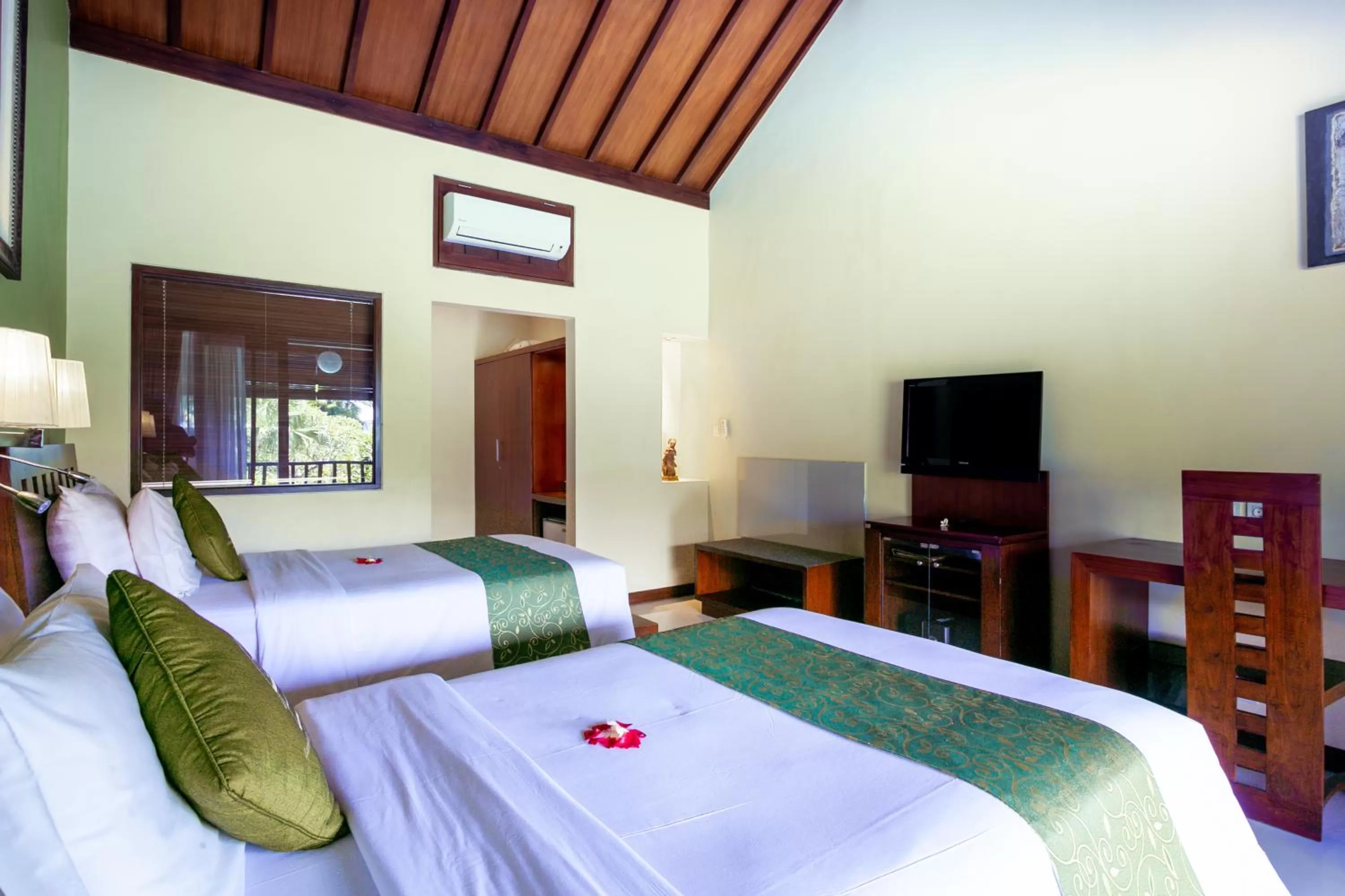 TV and multimedia, Bed in Lumbung Sari Ubud Hotel - CHSE Certified