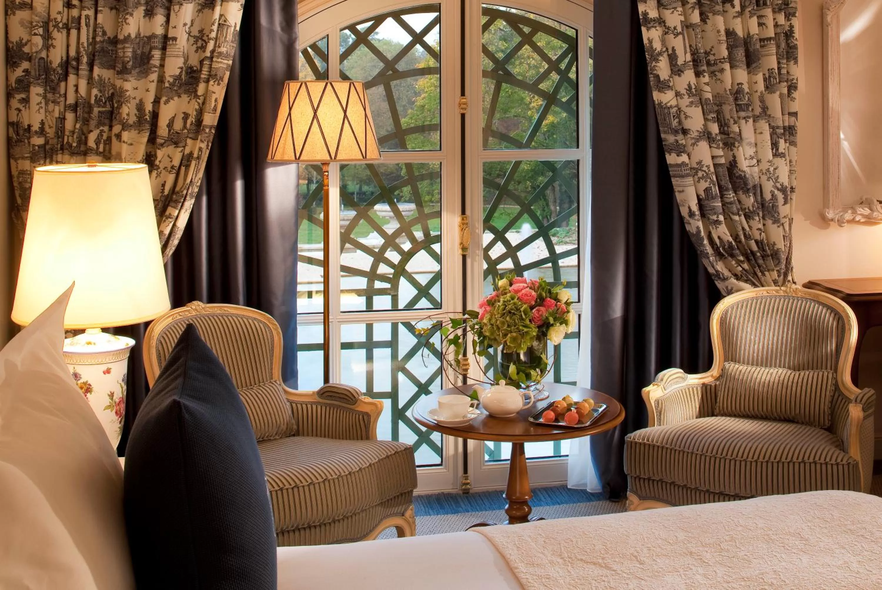 Photo of the whole room, Bed in Auberge du Jeu de Paume