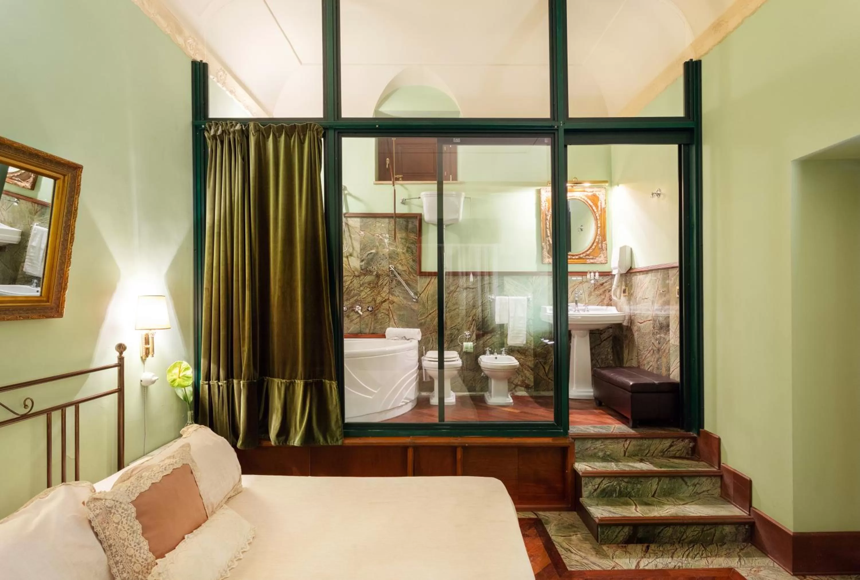 Bathroom, Bed in Relais Briuccia e Ristorante Capitolo Primo