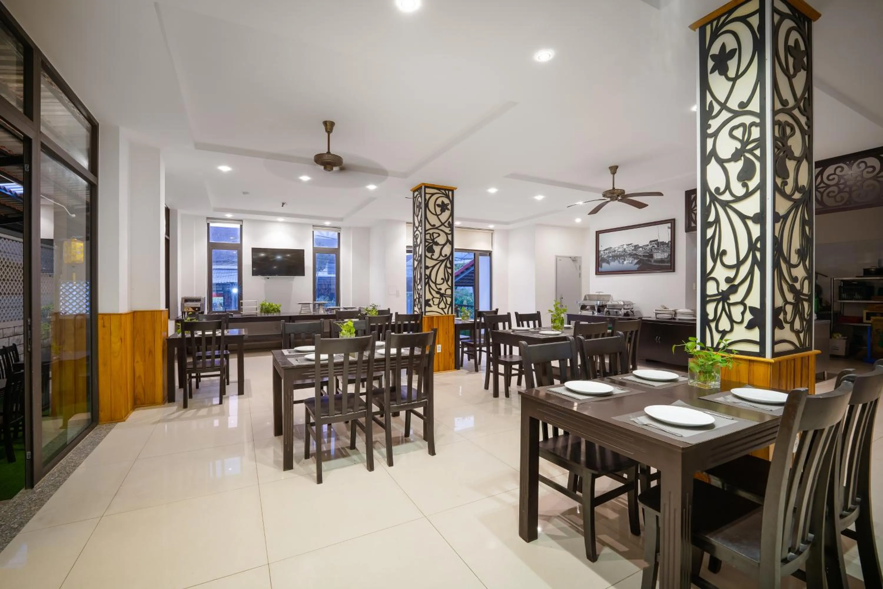 Restaurant/places to eat in Viet Long Hoian Beach Hotel - STAY 24H