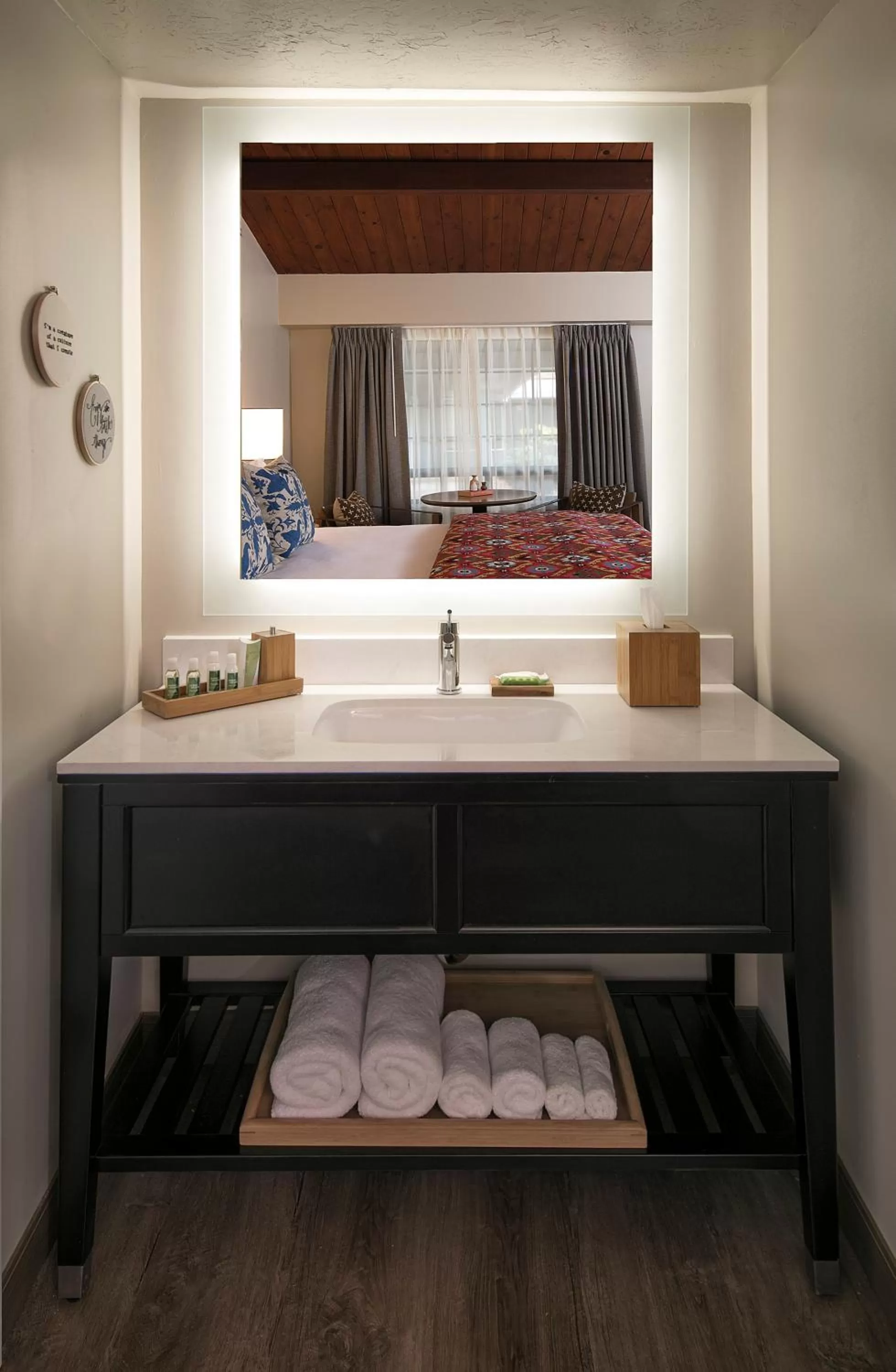 Bathroom, Bed in Oceanpoint Ranch