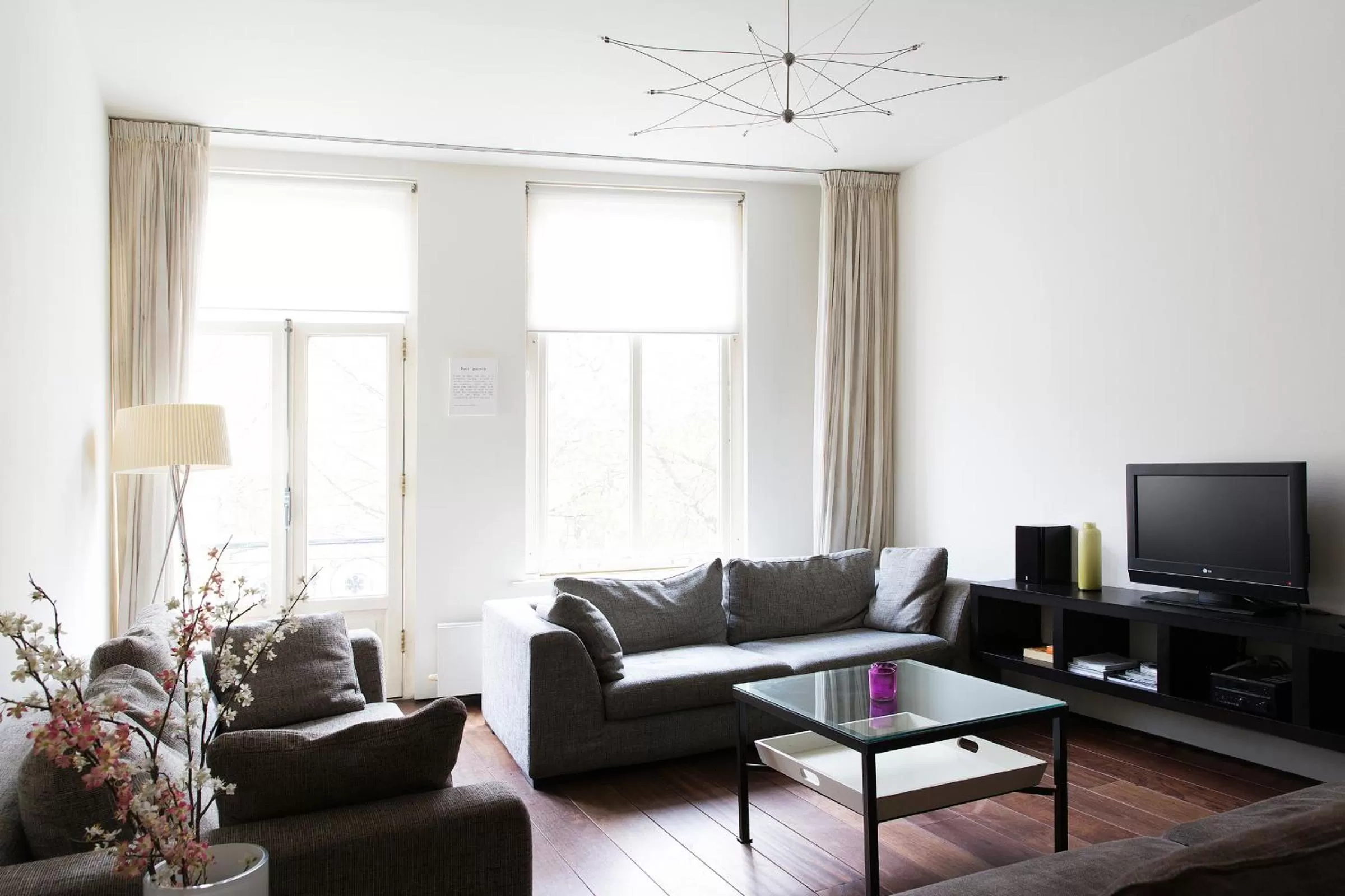 Living room, Seating Area in Marnix Modern: Supercentral 8P