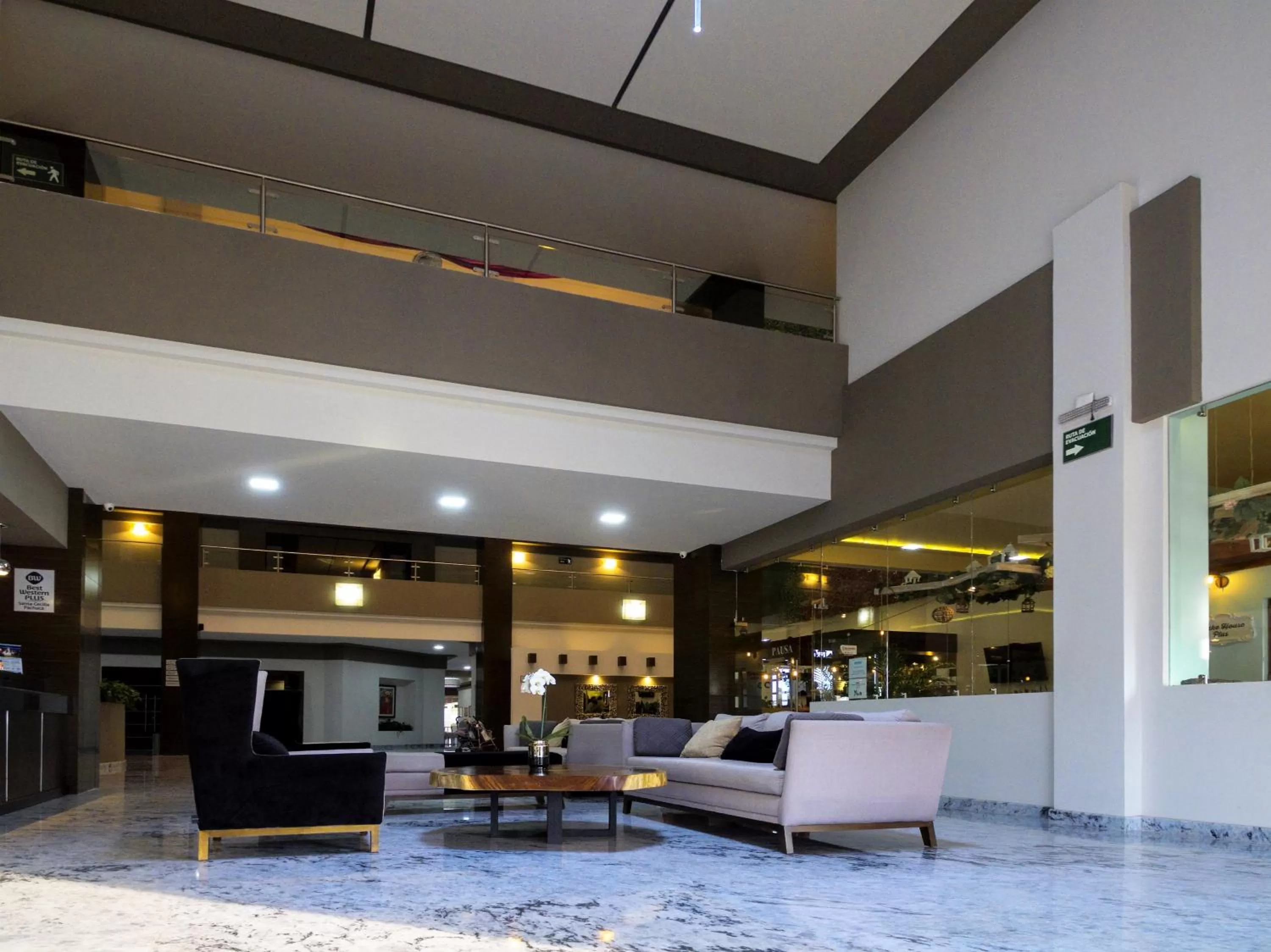 Living room in Best Western Plus Santa Cecilia Pachuca