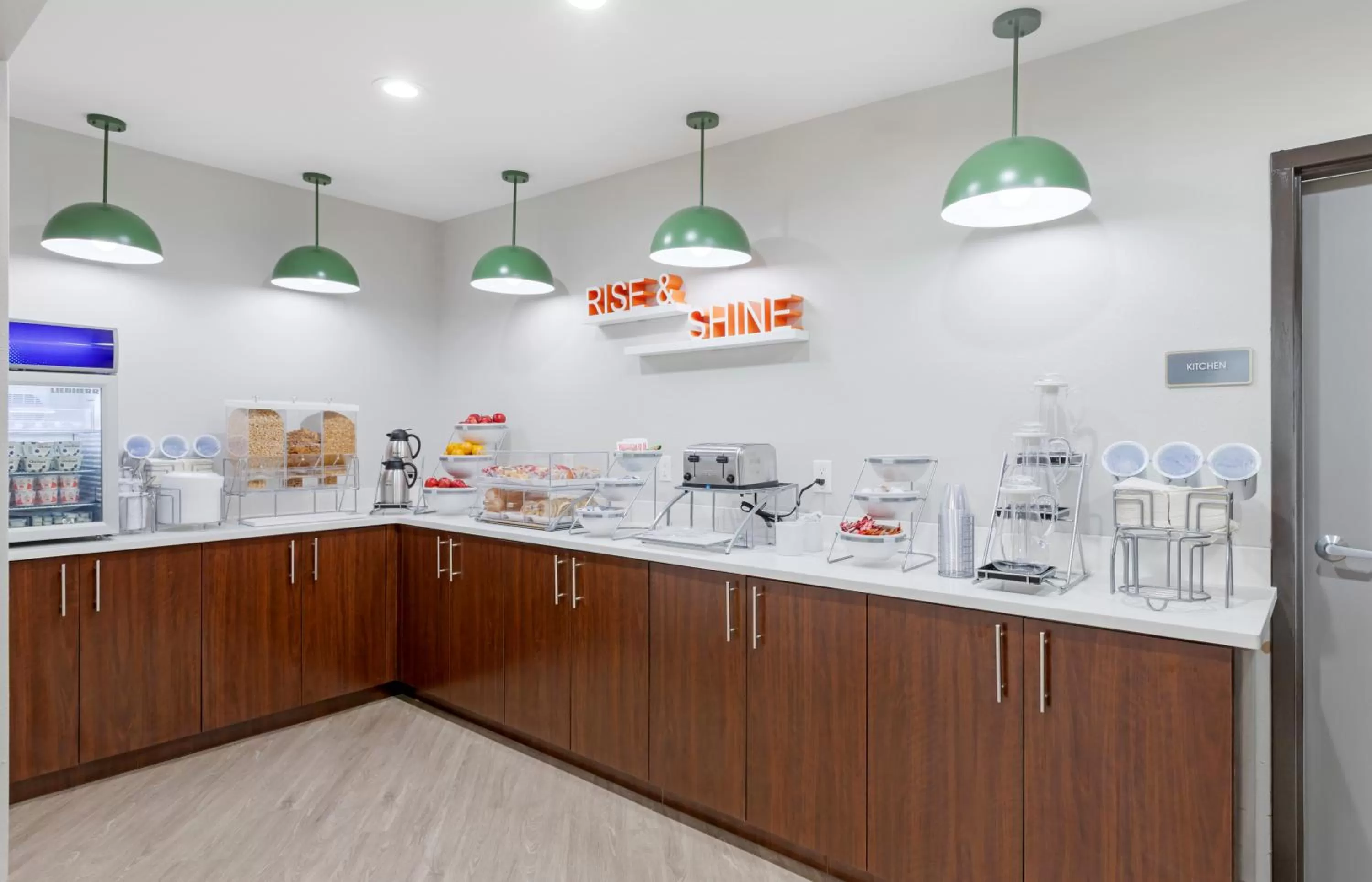 Buffet breakfast in Comfort Inn Detroit - Troy