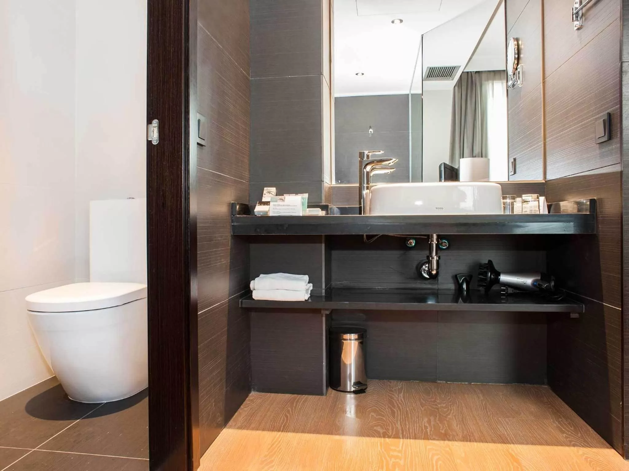 Toilet in Exe Moncloa