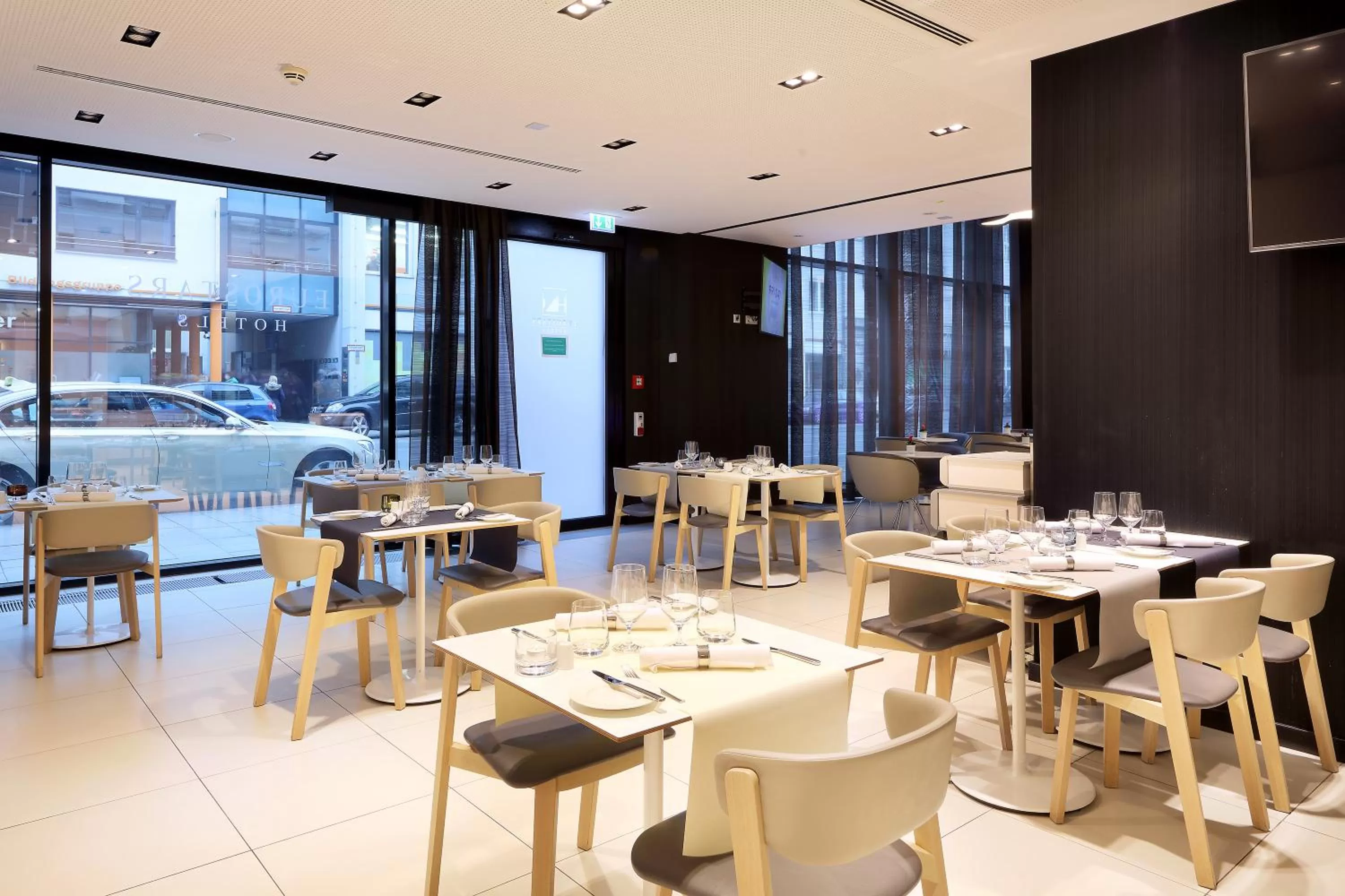 Restaurant/places to eat in Eurostars Book Hotel