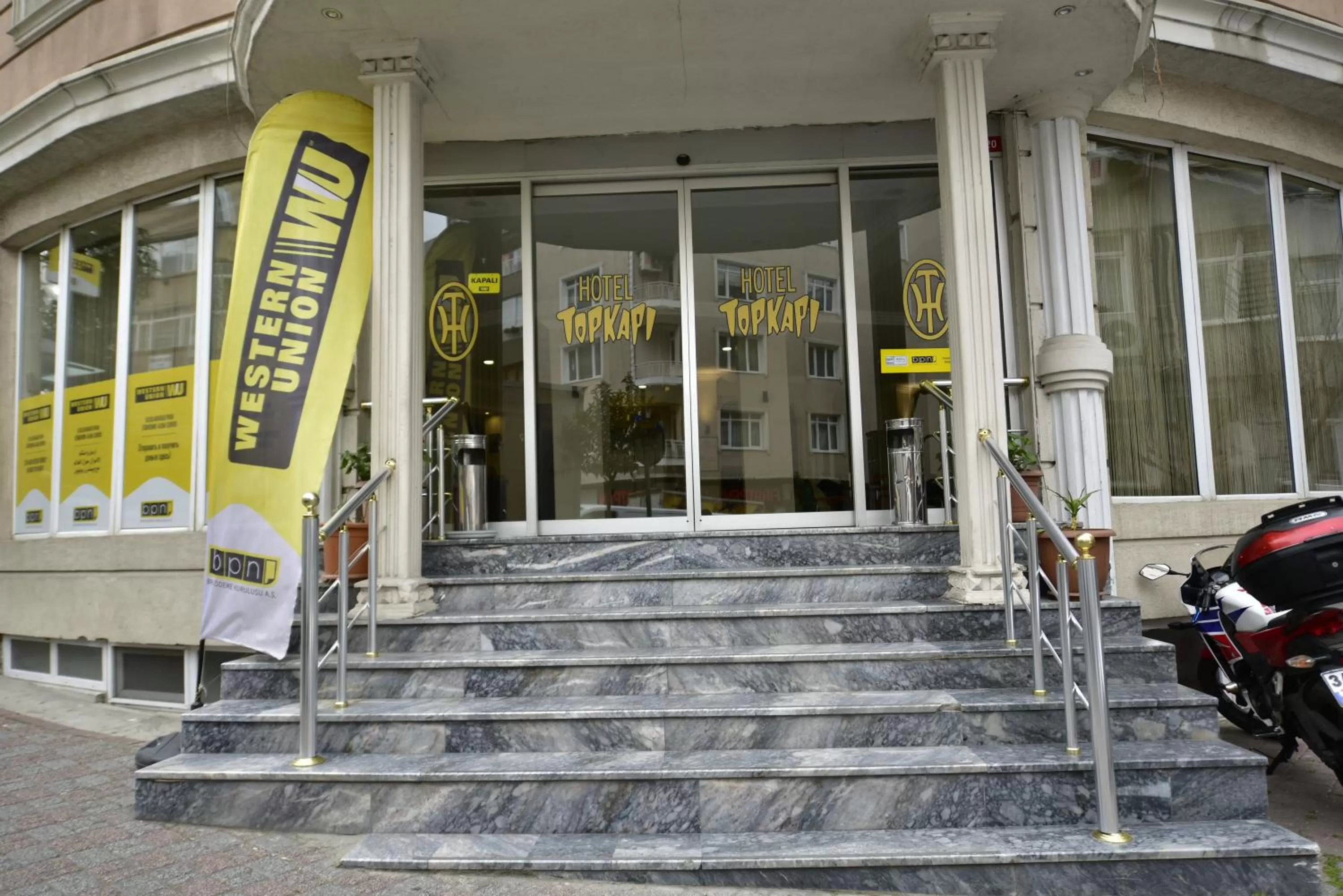 Facade/entrance in Hotel Topkapı