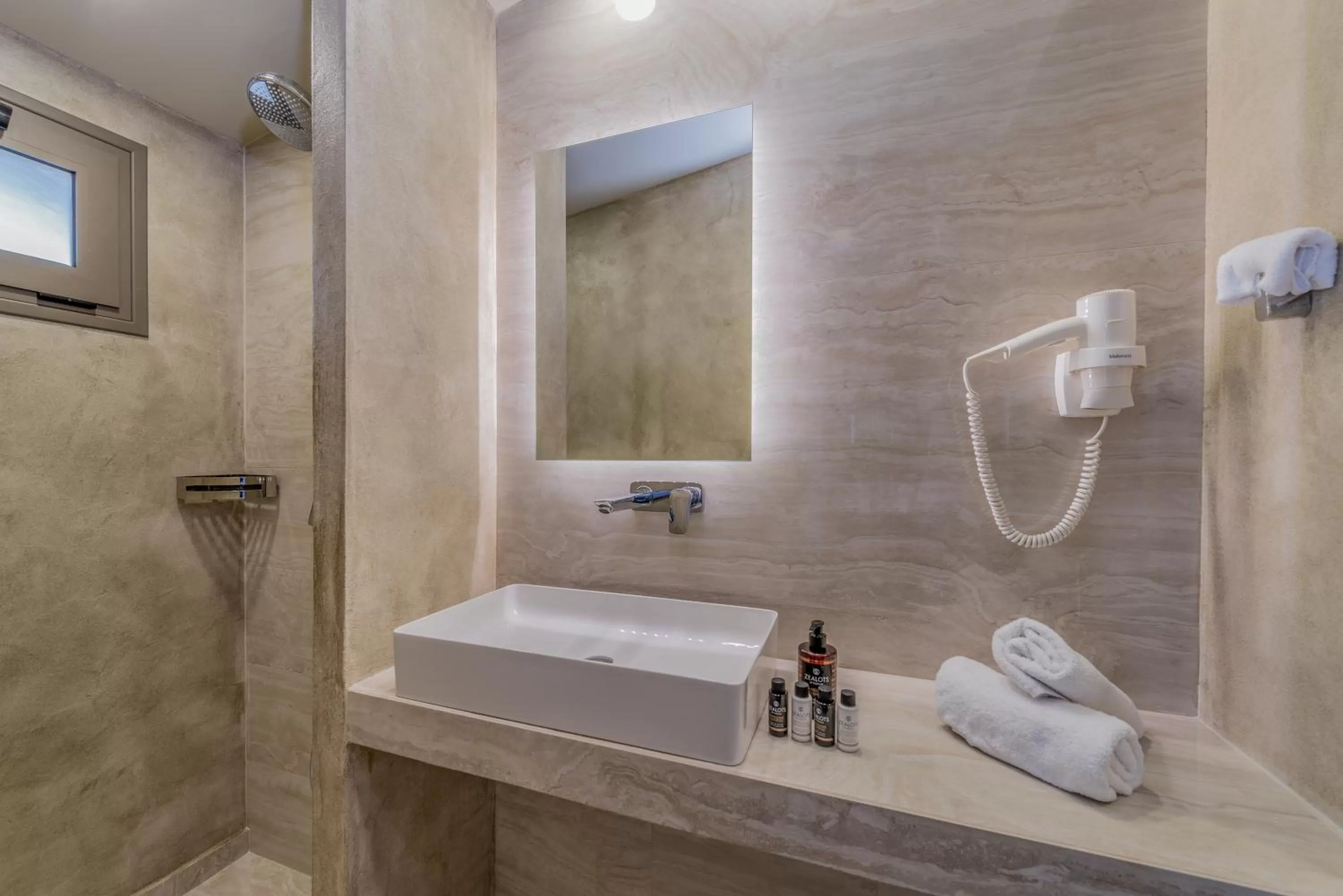 Bathroom in Phoenix Hotel