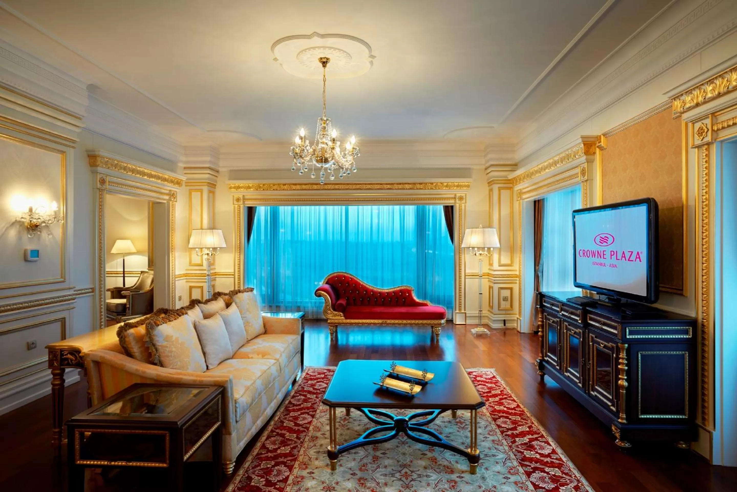 Living room in Crowne Plaza Istanbul Asia by IHG