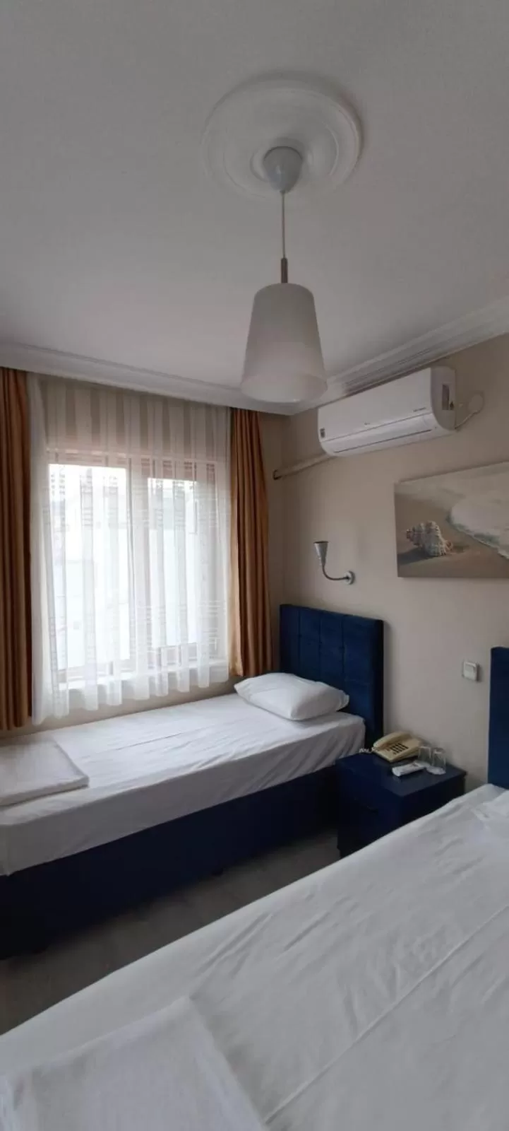 TV and multimedia, Bed in Hotel Crowded House