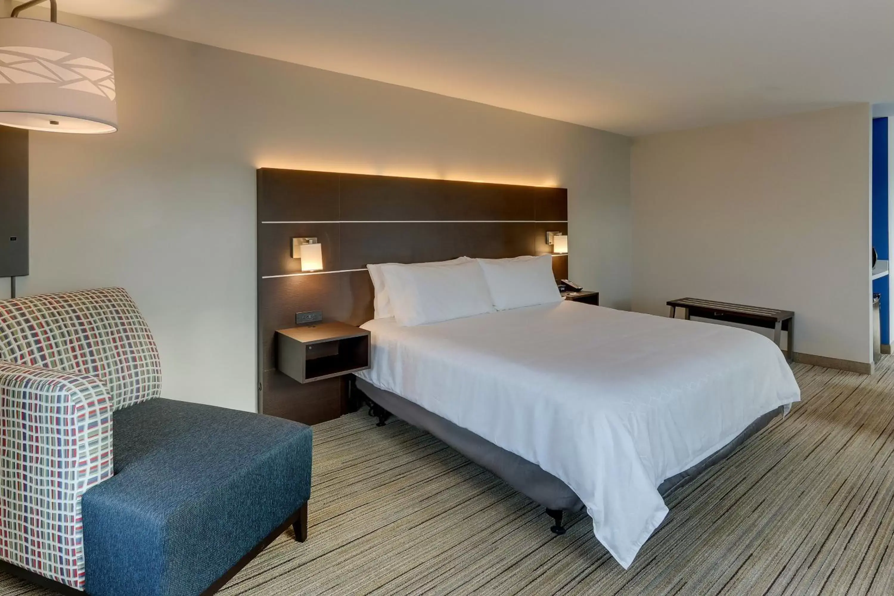 Standard King Room with Roll-In Shower - Communications Access in Holiday Inn Express Hotel & Suites Corbin, an IHG Hotel Standard King Room with Roll-In Shower - Communications Access in Holiday Inn Express Hotel & Suites Corbin, an IHG Hotel