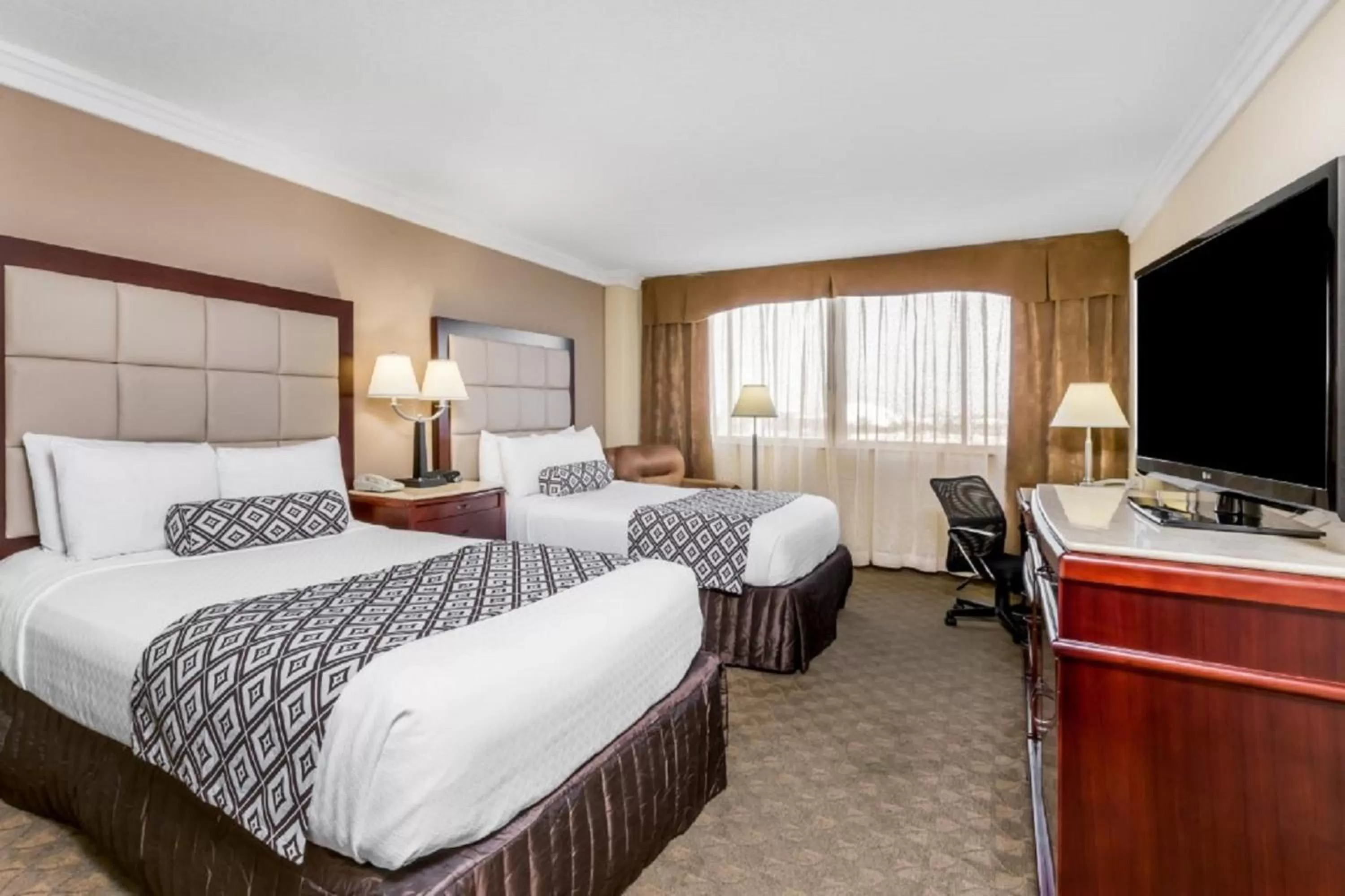 Photo of the whole room, Bed in Wyndham Houston near NRG Park - Medical Center