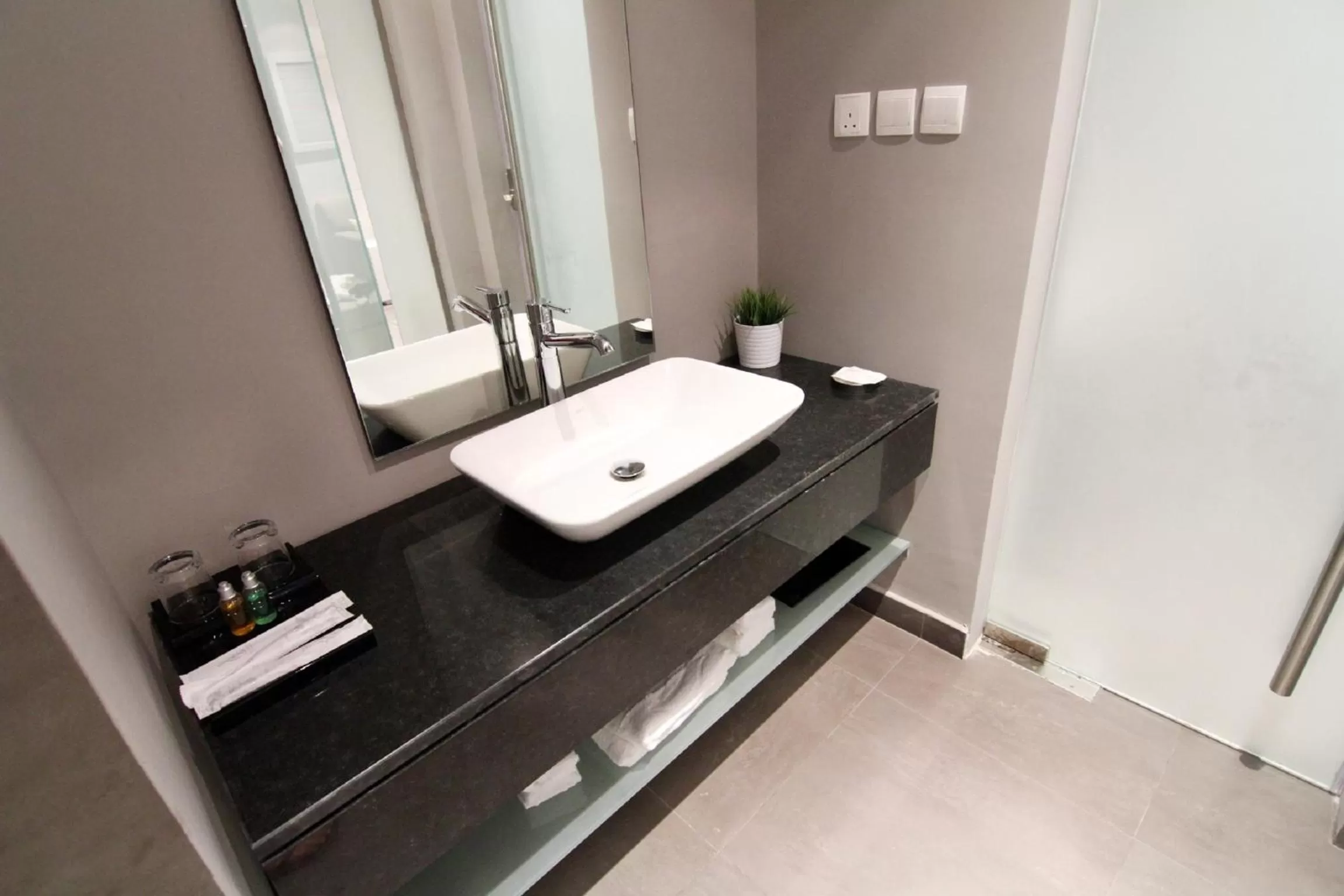 Bathroom in Rafa Hotel Apart