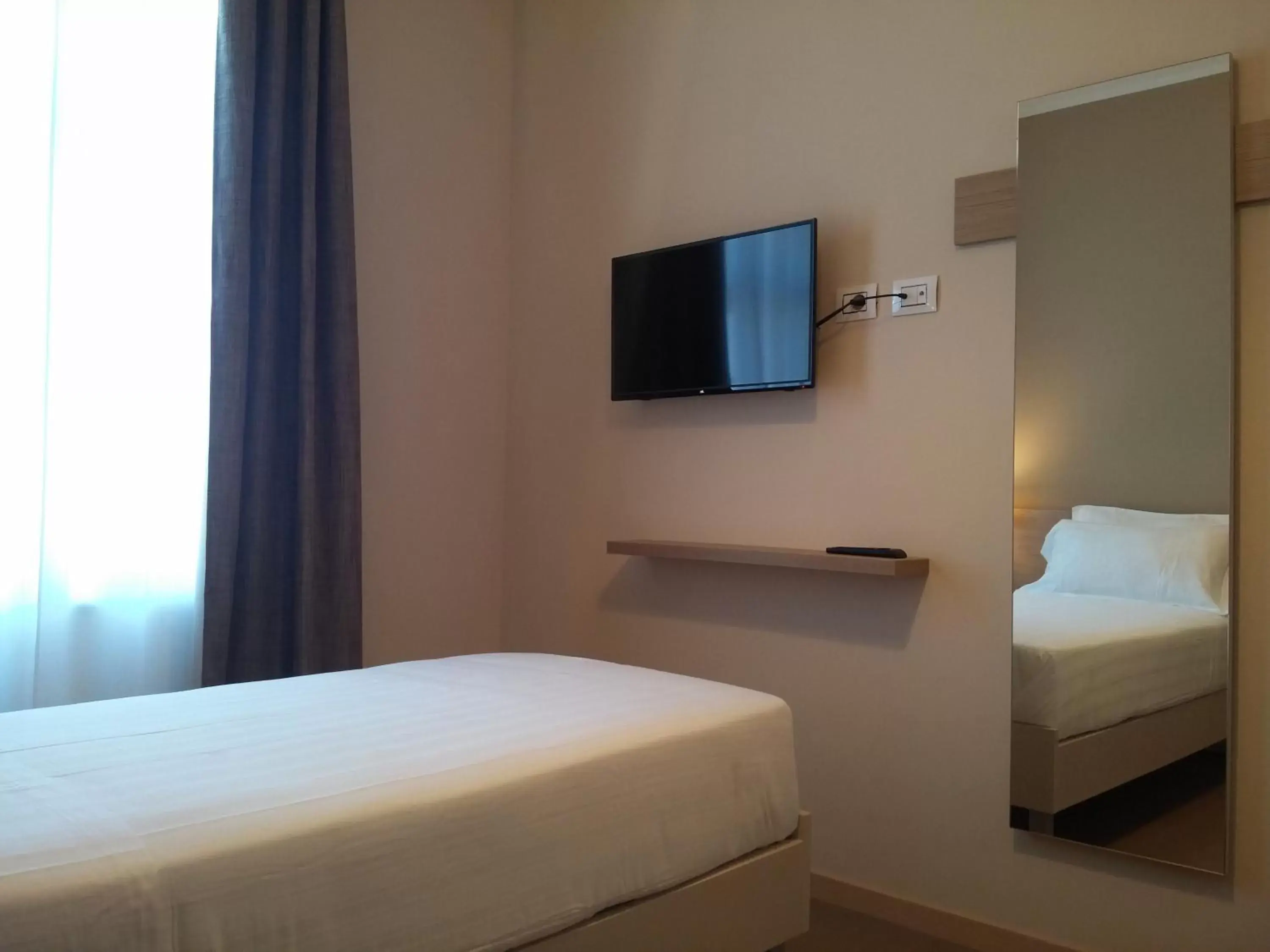 Single Room with Private Bathroom in Nuovo Albergo Operai Single Room with Private Bathroom in Nuovo Albergo Operai