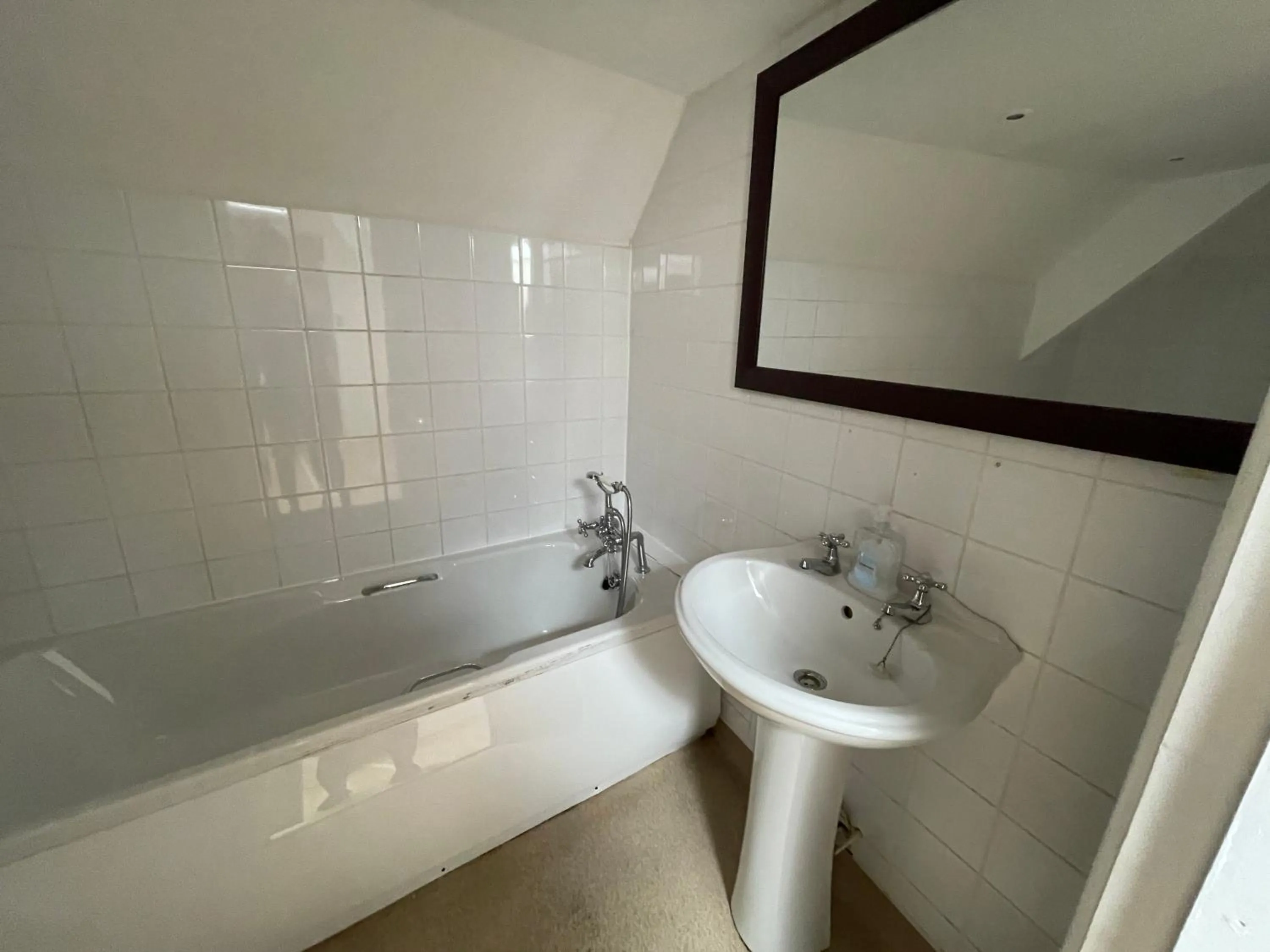 Bath in Station House, Dartmoor and Coast located, Village centre Hotel