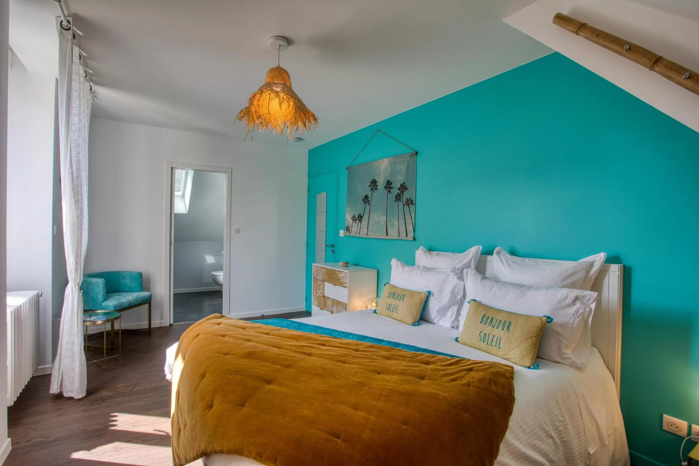 Bed in O'Myosotis - 400m Centre Historique - Parking Gratuit - Piscine et Jardin