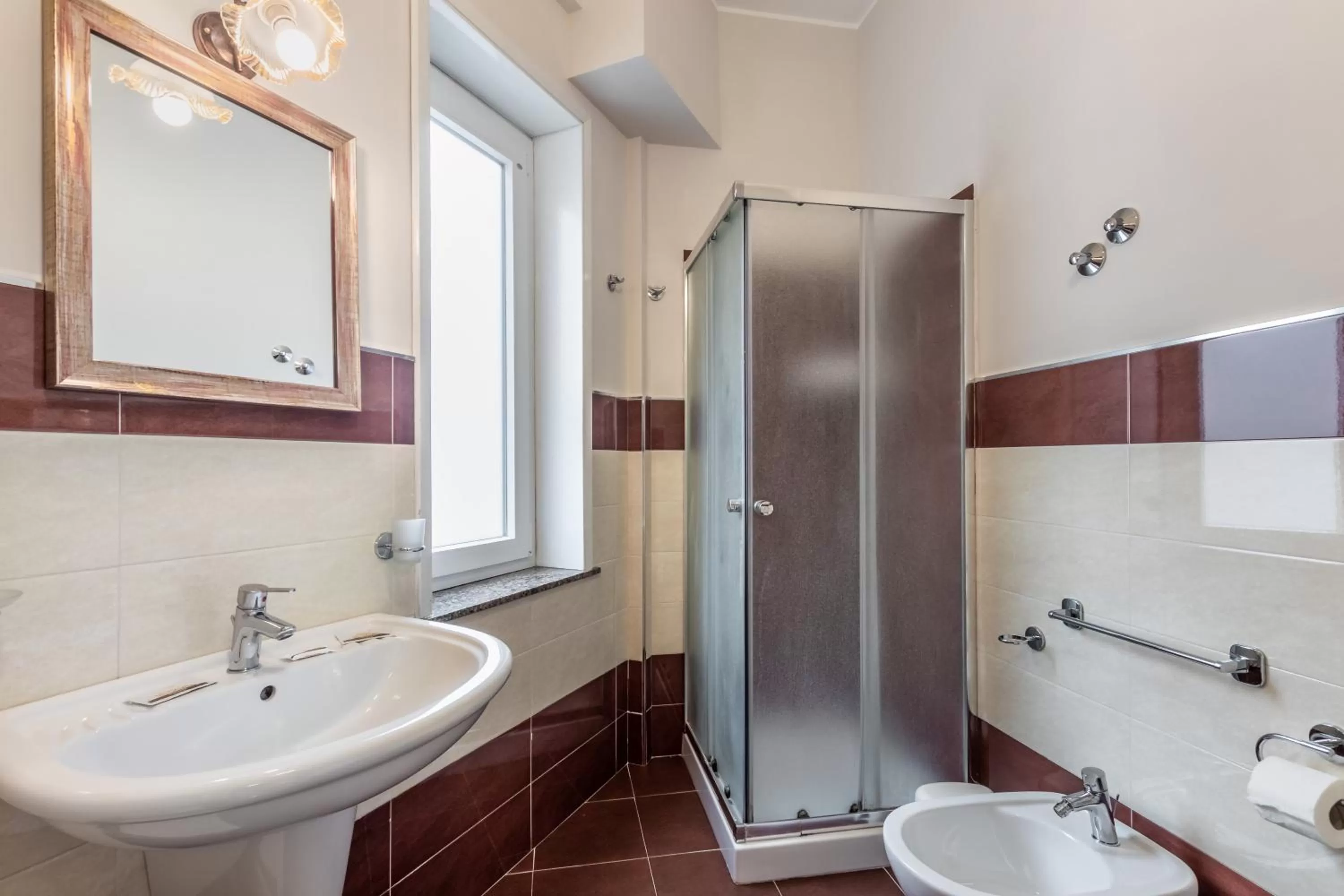 Toilet in Nonna Nina