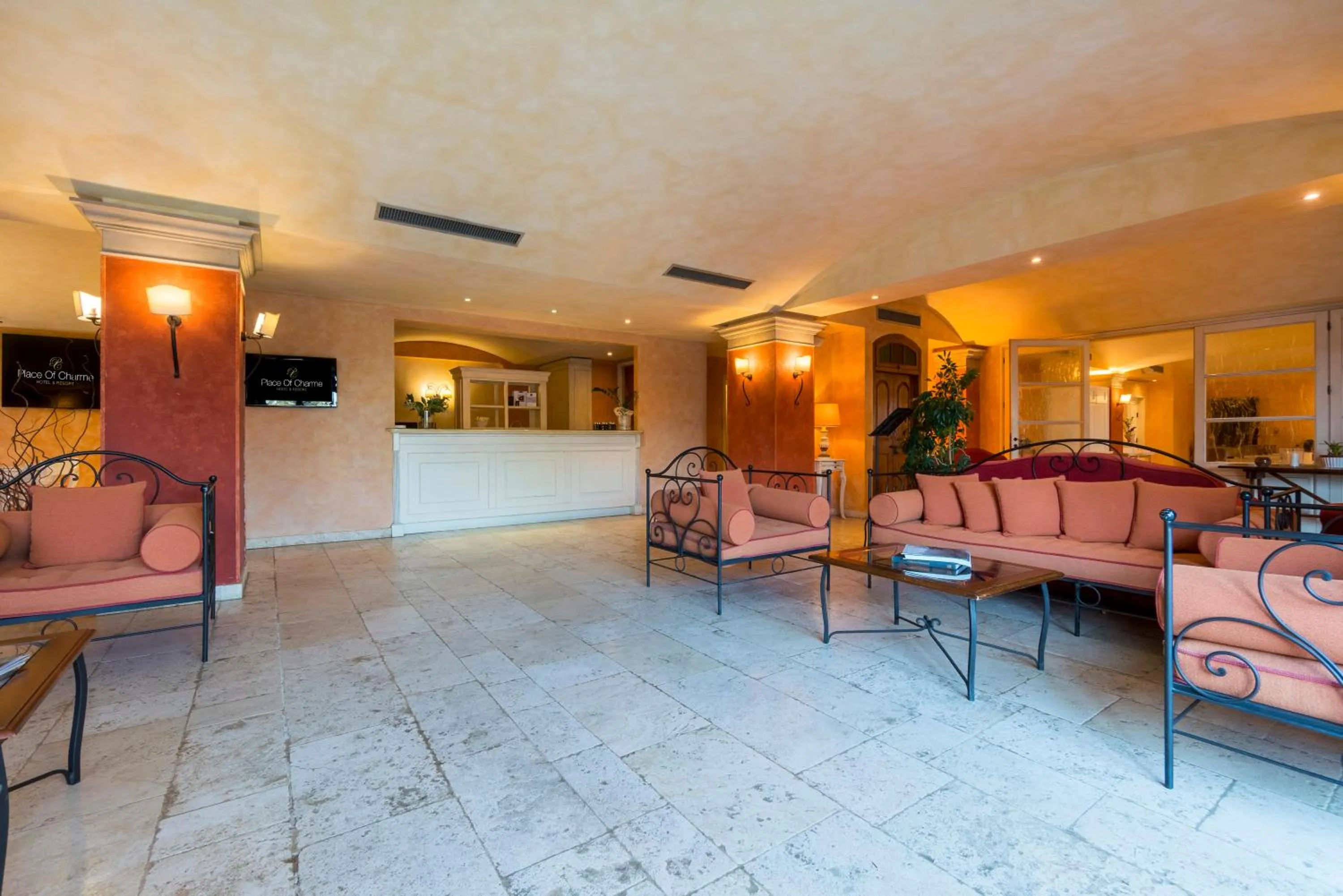 Lobby or reception in Hotel Borgo Di Cortefreda - Place of Charme